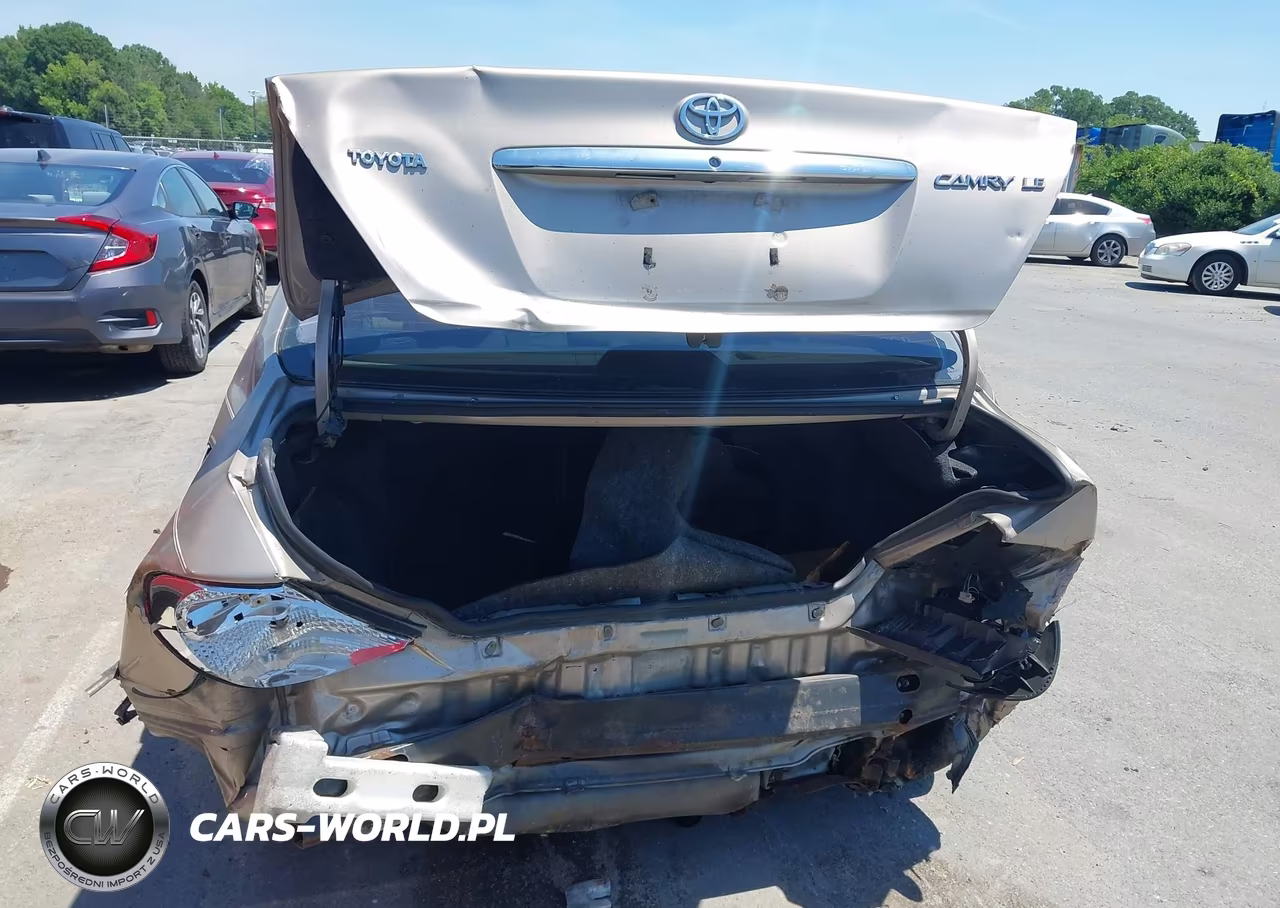 2003 Toyota Camry Le VIN:4T1BE32K53U153329 - 16