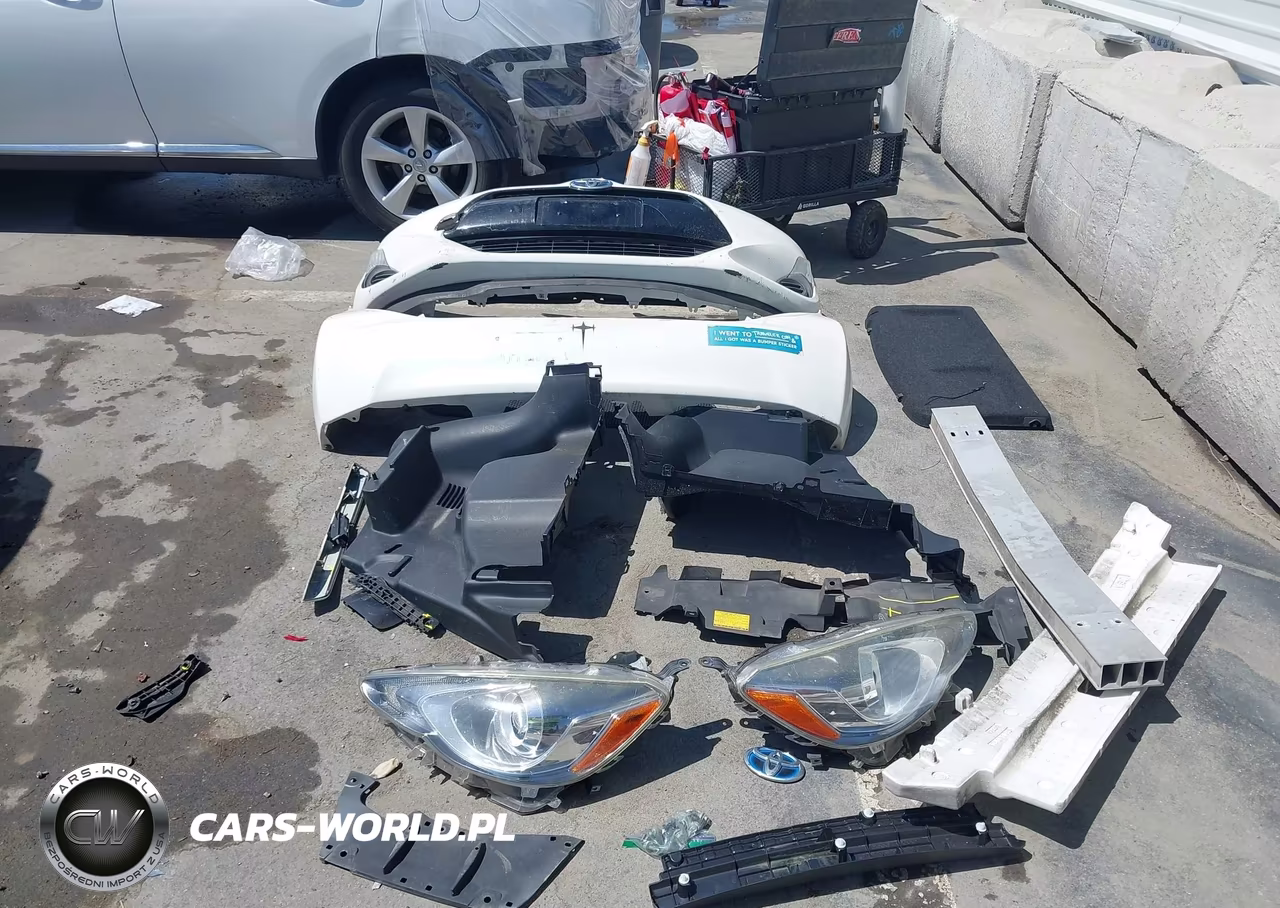 2015 Toyota Prius C Three VIN:JTDKDTB39F1095828 - 12