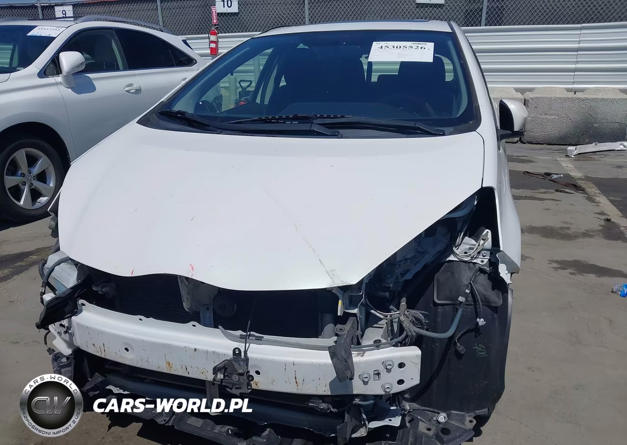 2015 Toyota Prius C Three VIN:JTDKDTB39F1095828 - 13