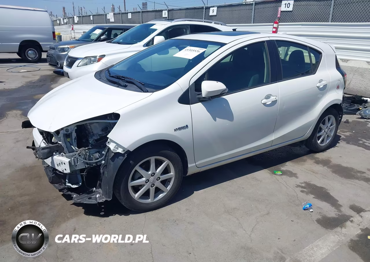 2015 Toyota Prius C Three VIN:JTDKDTB39F1095828 - 2