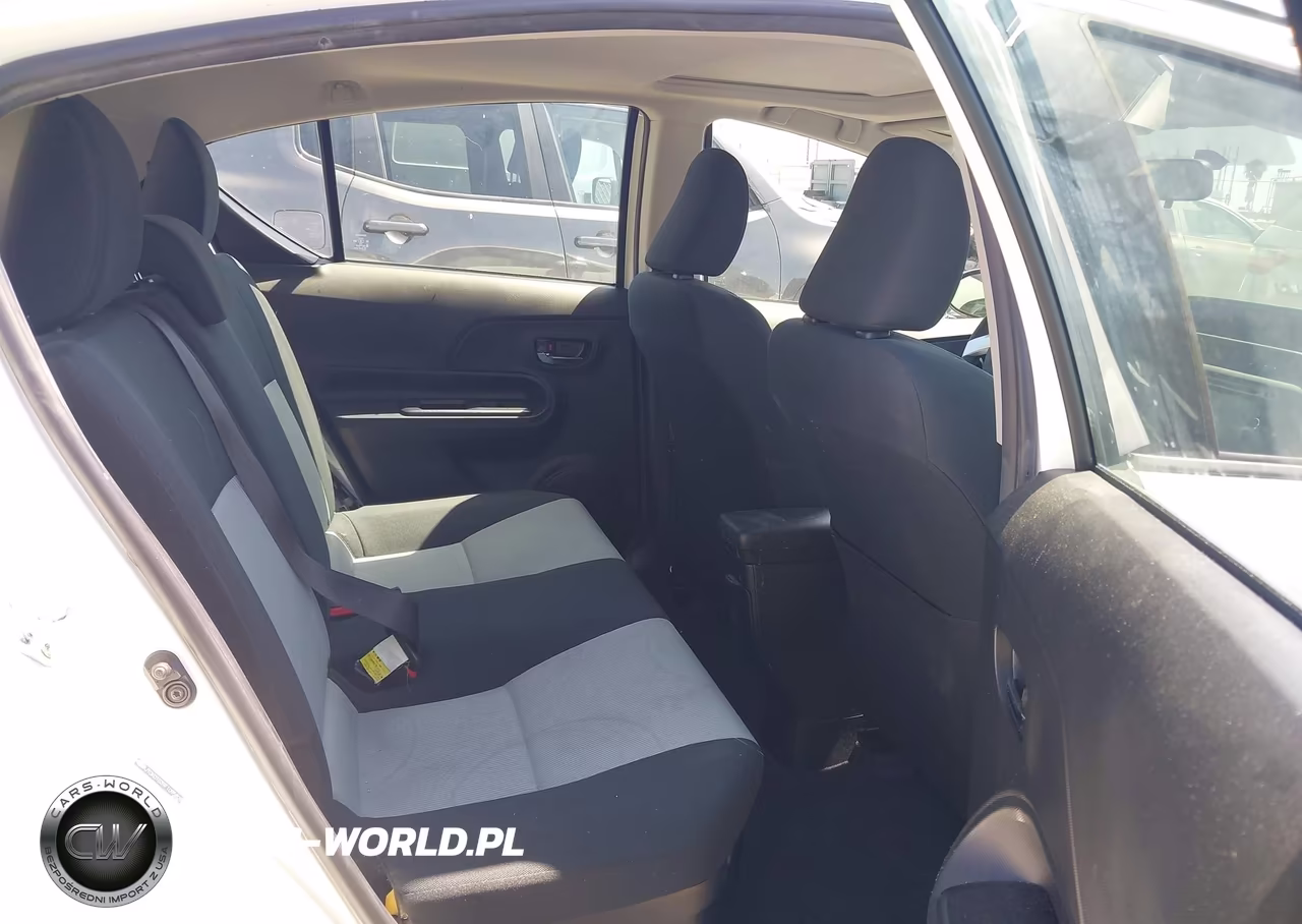 2015 Toyota Prius C Three VIN:JTDKDTB39F1095828 - 8