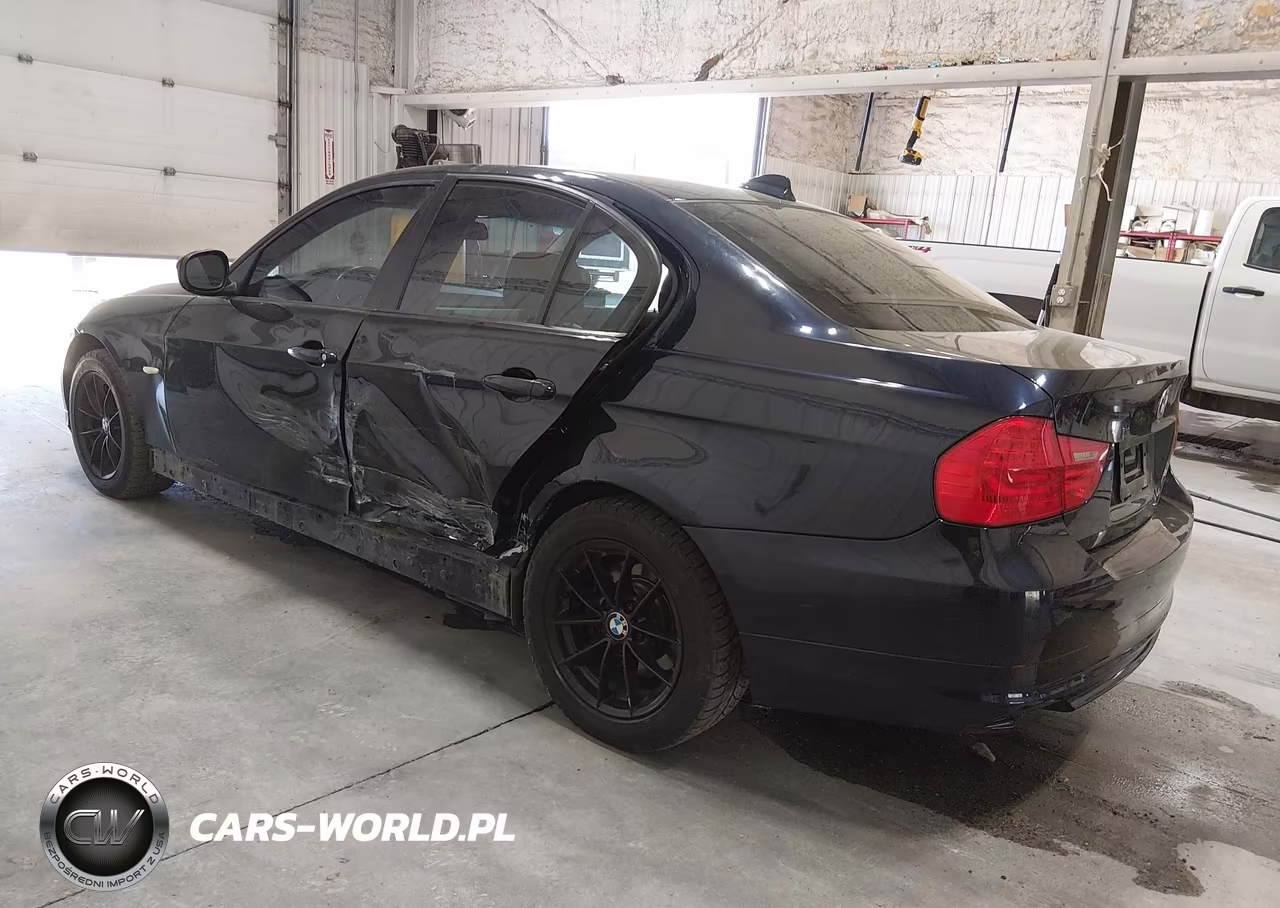 2010 BMW 328I xDrive VIN:WBAPK7C50AA460468 - 3