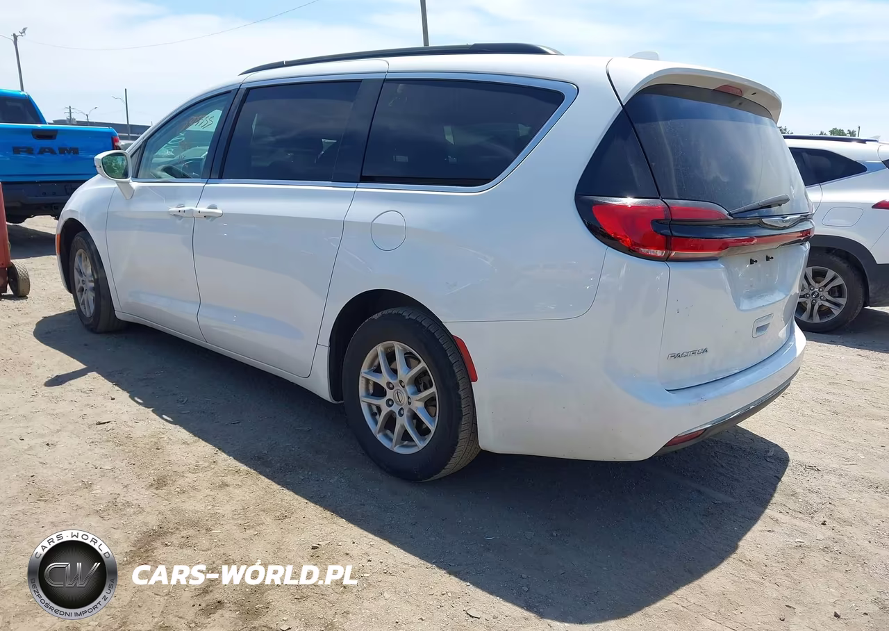 2022 Chrysler Pacifica Touring L VIN:2C4RC1BG0NR223490 - 3