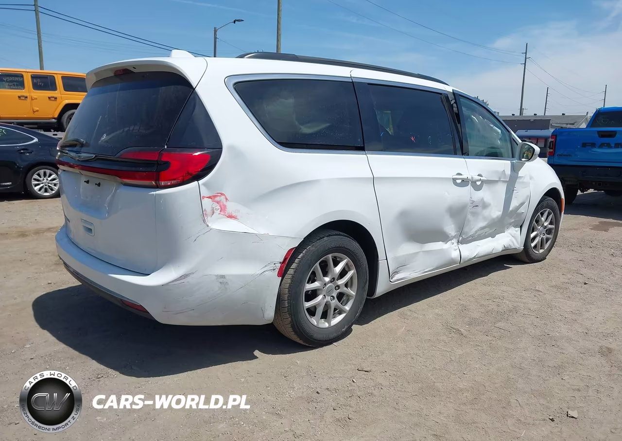 2022 Chrysler Pacifica Touring L VIN:2C4RC1BG0NR223490 - 4