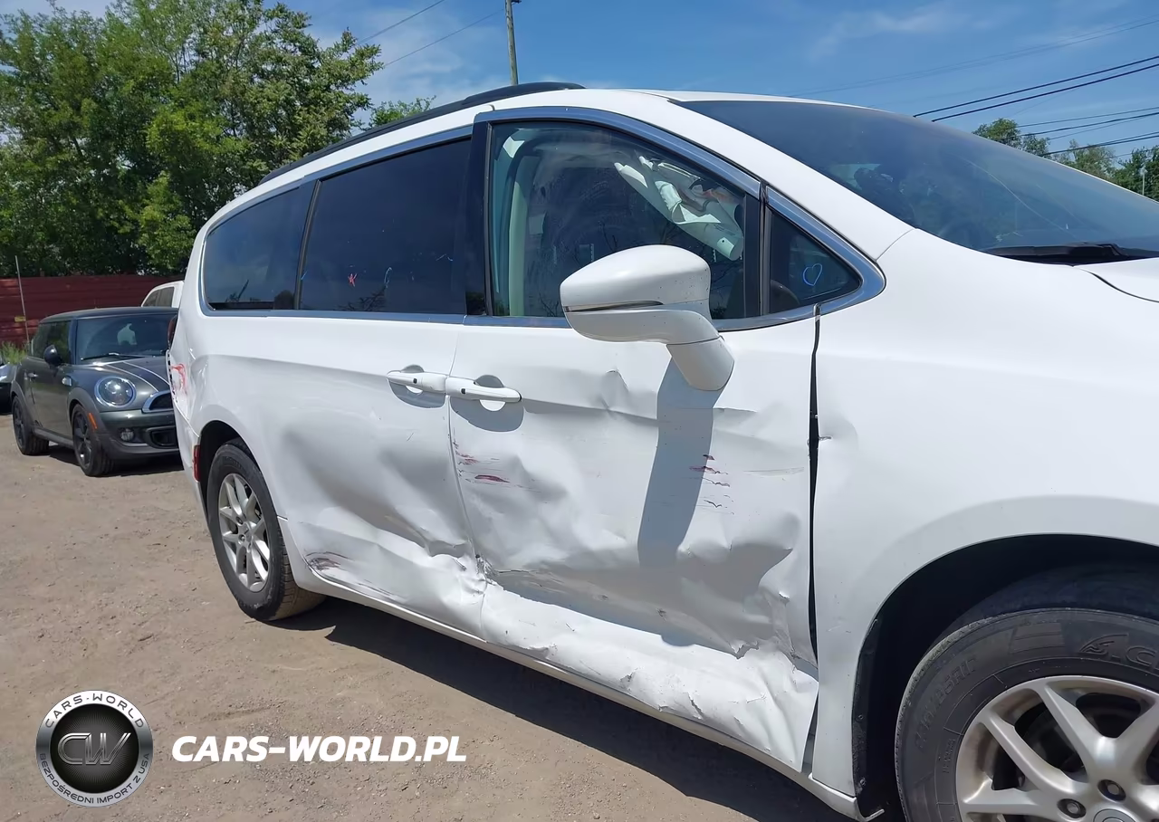 2022 Chrysler Pacifica Touring L VIN:2C4RC1BG0NR223490 - 6