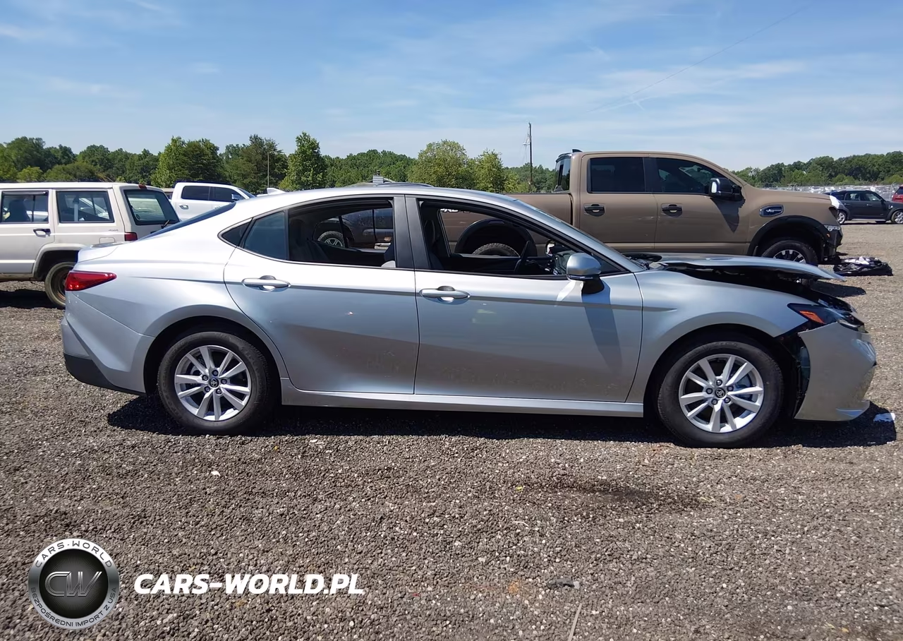 2026 Toyota Camry Le VIN:4T1DAACK4TU237133 - 13