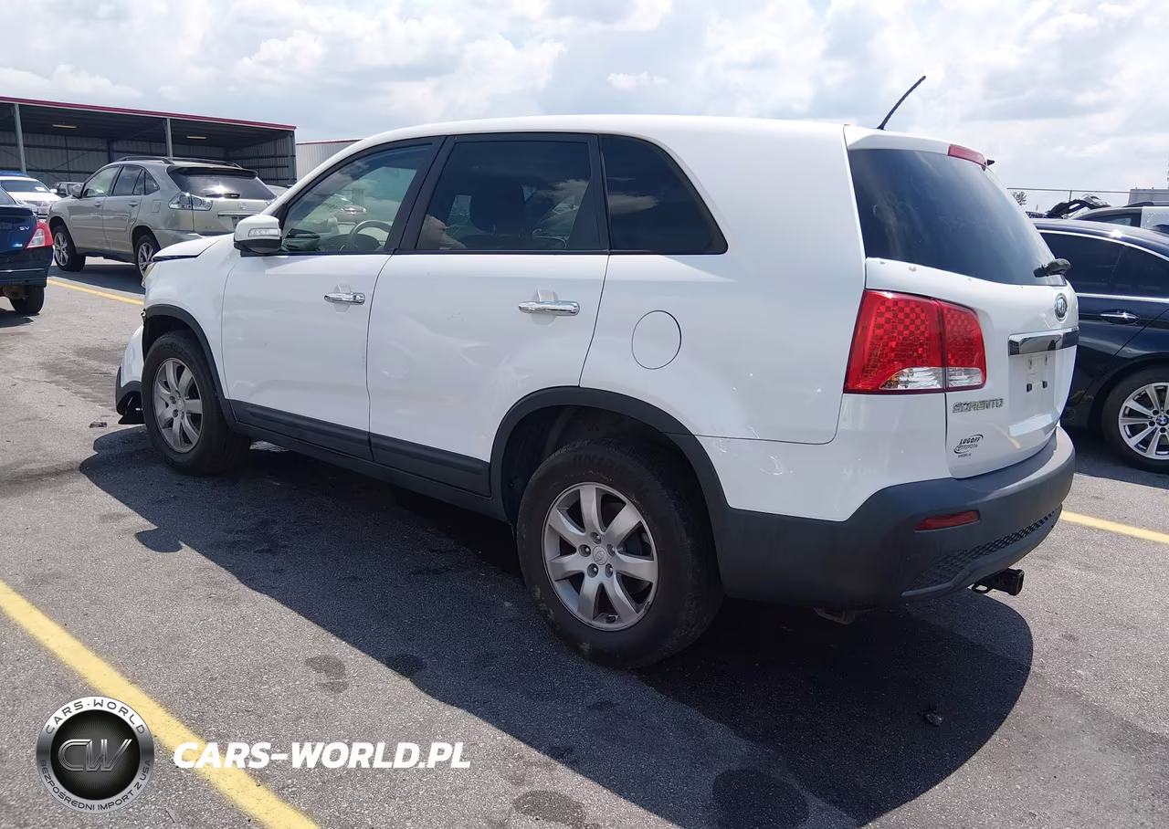 2011 Kia Sorento Lx VIN:5XYKT3A15BG082944 - 3
