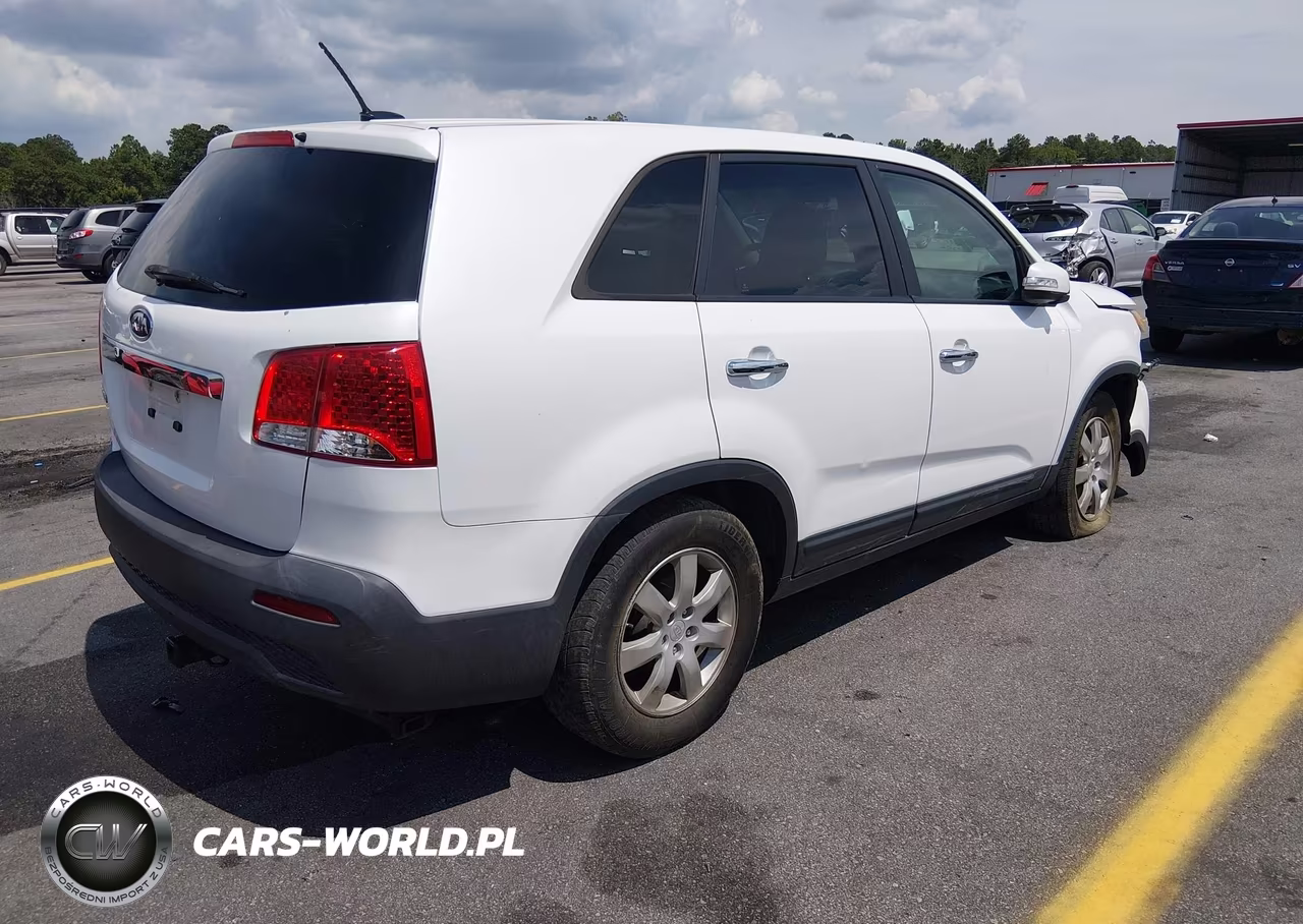 2011 Kia Sorento Lx VIN:5XYKT3A15BG082944 - 4