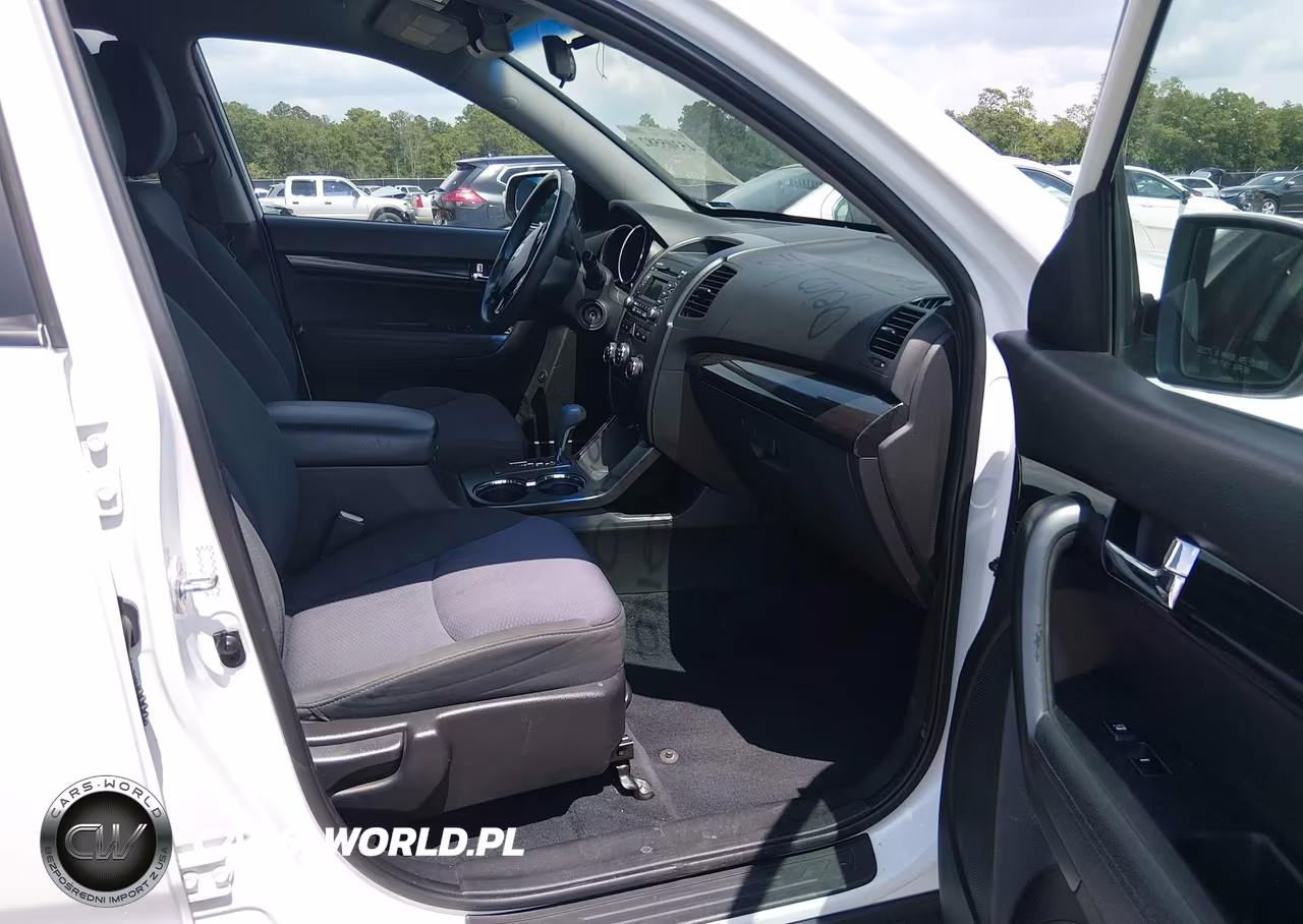2011 Kia Sorento Lx VIN:5XYKT3A15BG082944 - 5