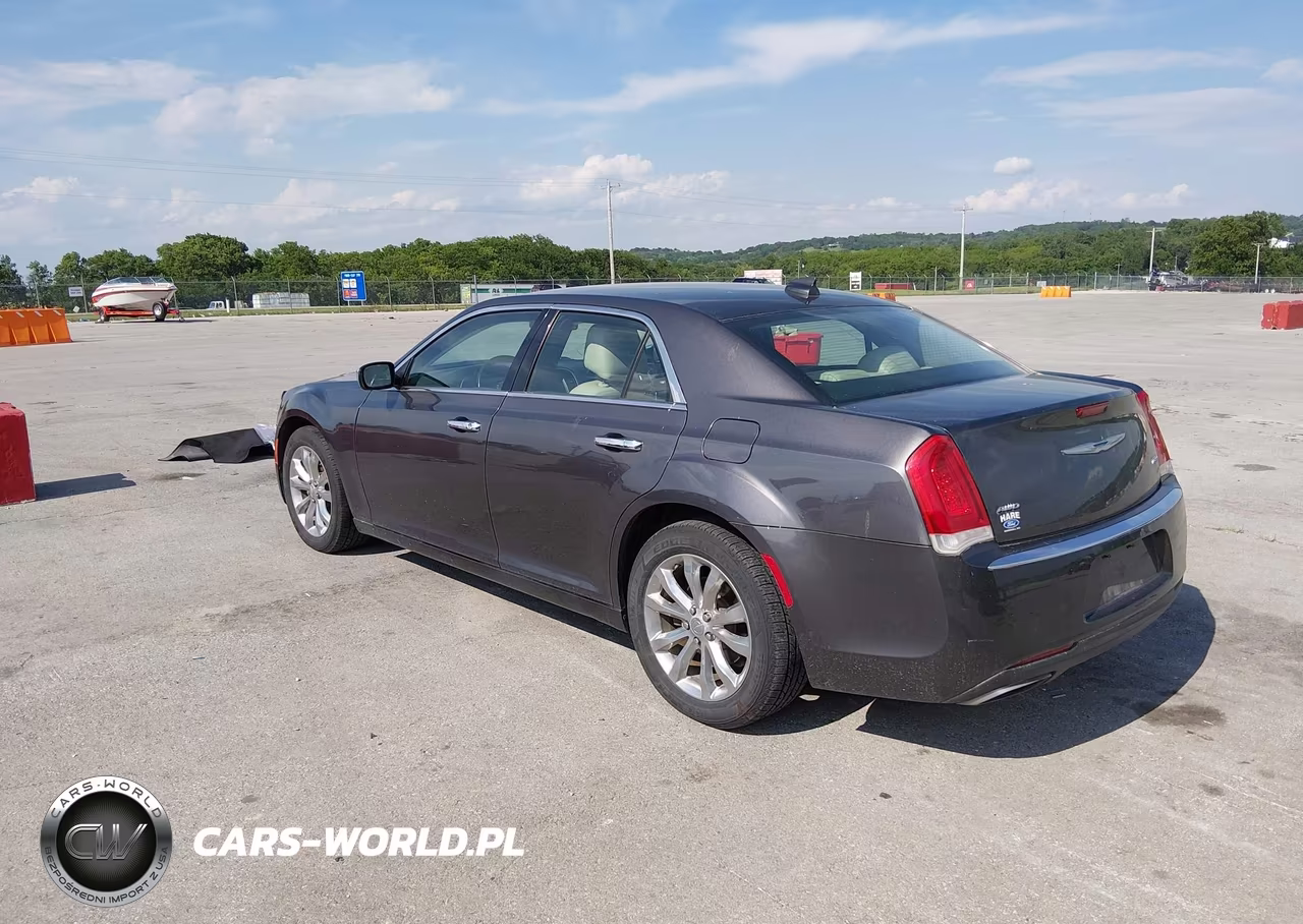 2018 Chrysler 300 Limited Awd VIN:2C3CCAKG4JH137741 - 3