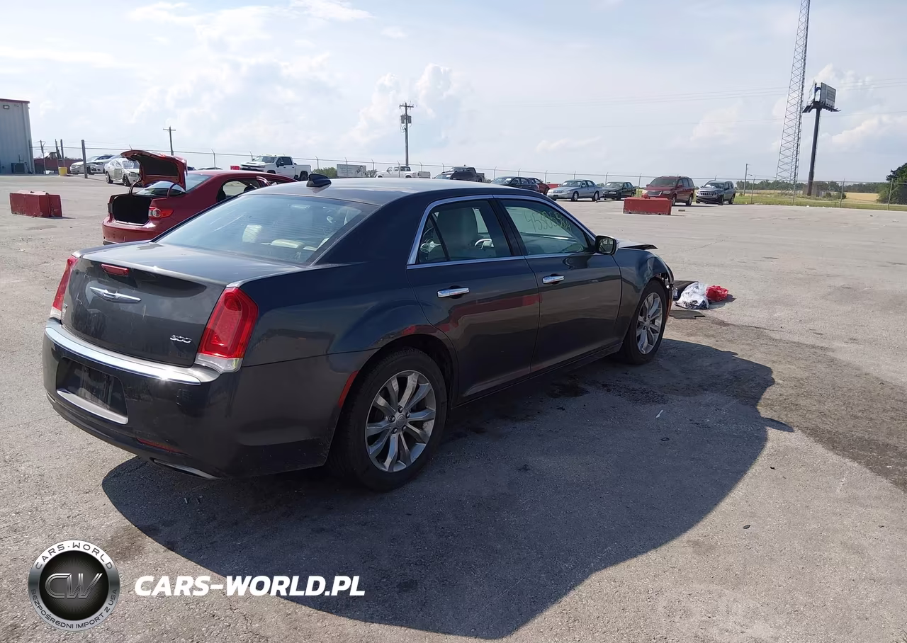 2018 Chrysler 300 Limited Awd VIN:2C3CCAKG4JH137741 - 4