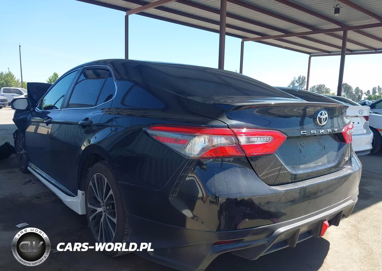 2018 Toyota Camry Se VIN:4T1B11HK0JU671725 - 3