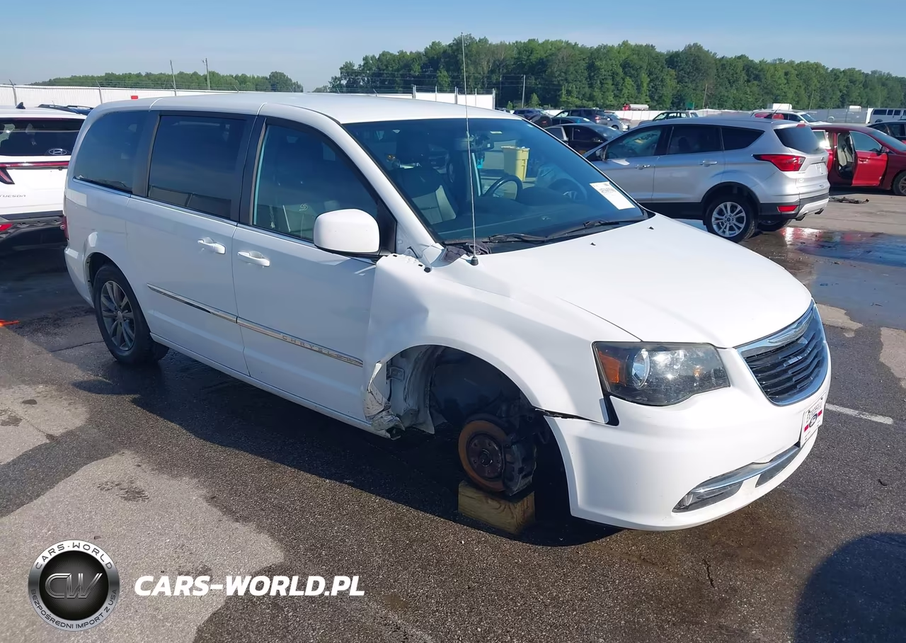 2015 Chrysler Town & Country S – zdjęcie 1 z 17