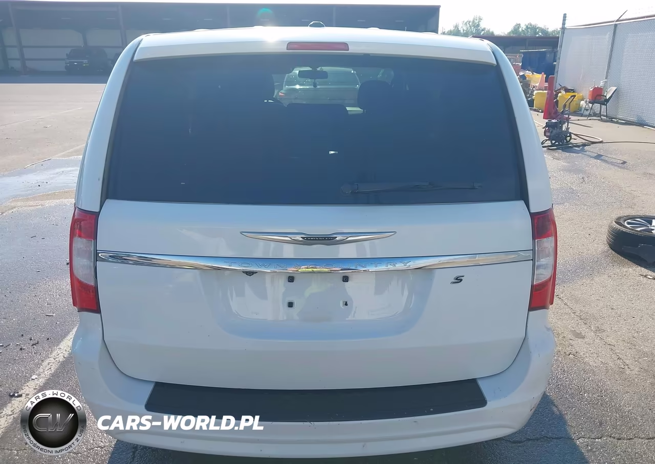 2015 Chrysler Town & Country S VIN:2C4RC1HG4FR590949 - 17