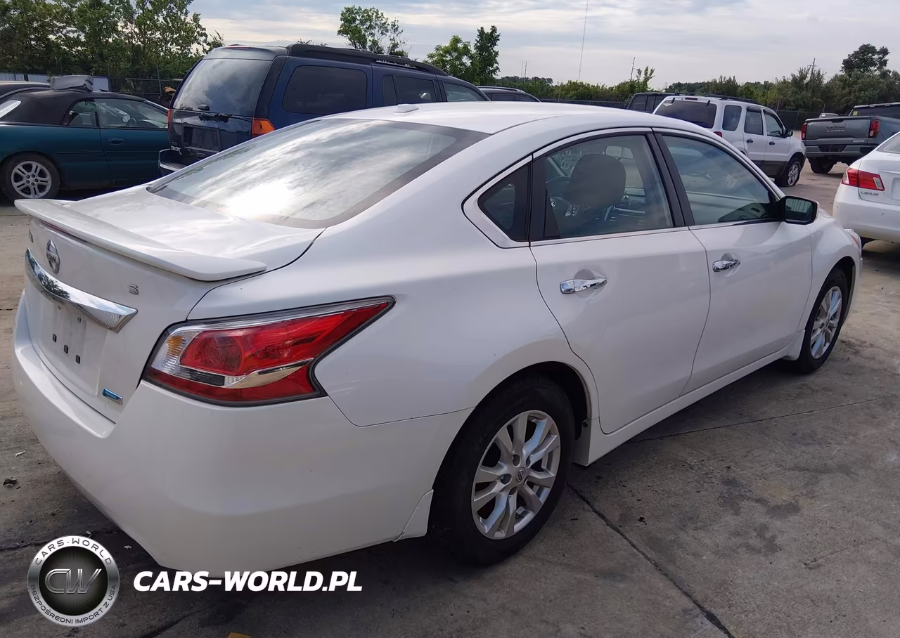2015 Nissan Altima 2.5 S VIN:1N4AL3AP9FC161601 - 4
