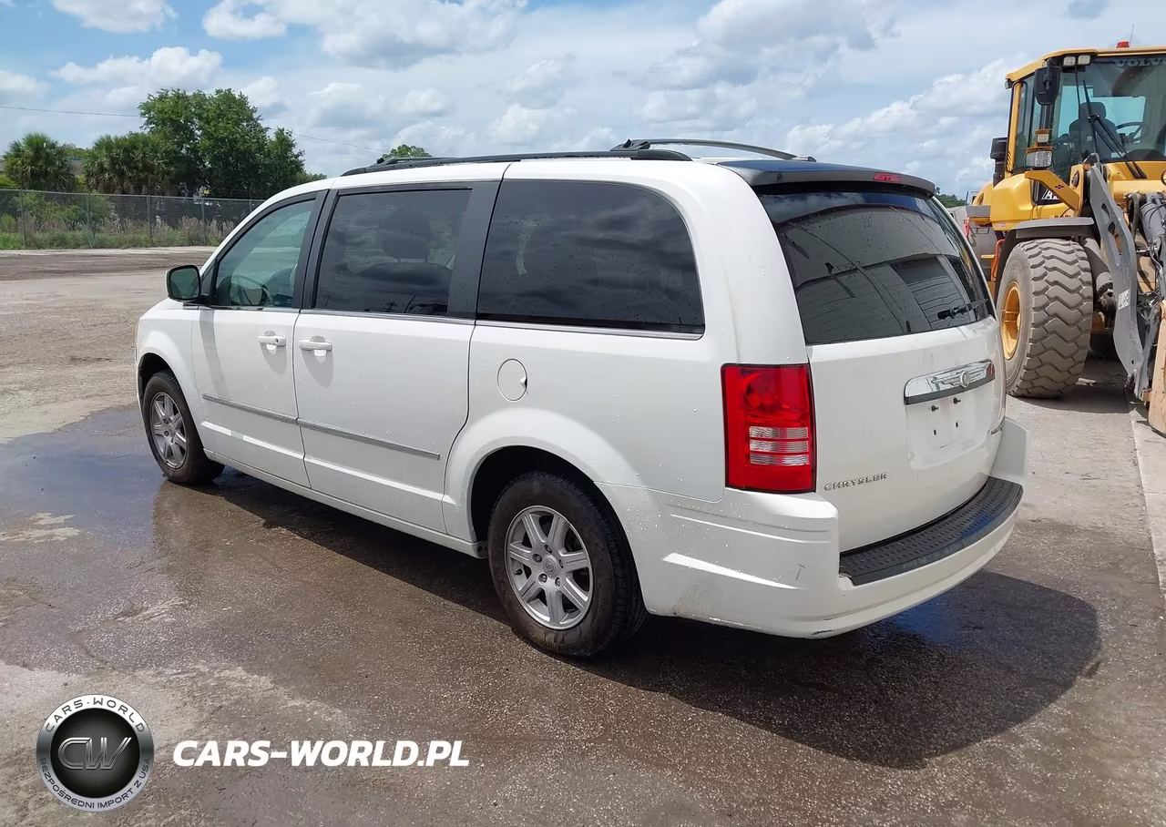 2010 Chrysler Town & Country Touring VIN:2A4RR5D12AR492755 - 3