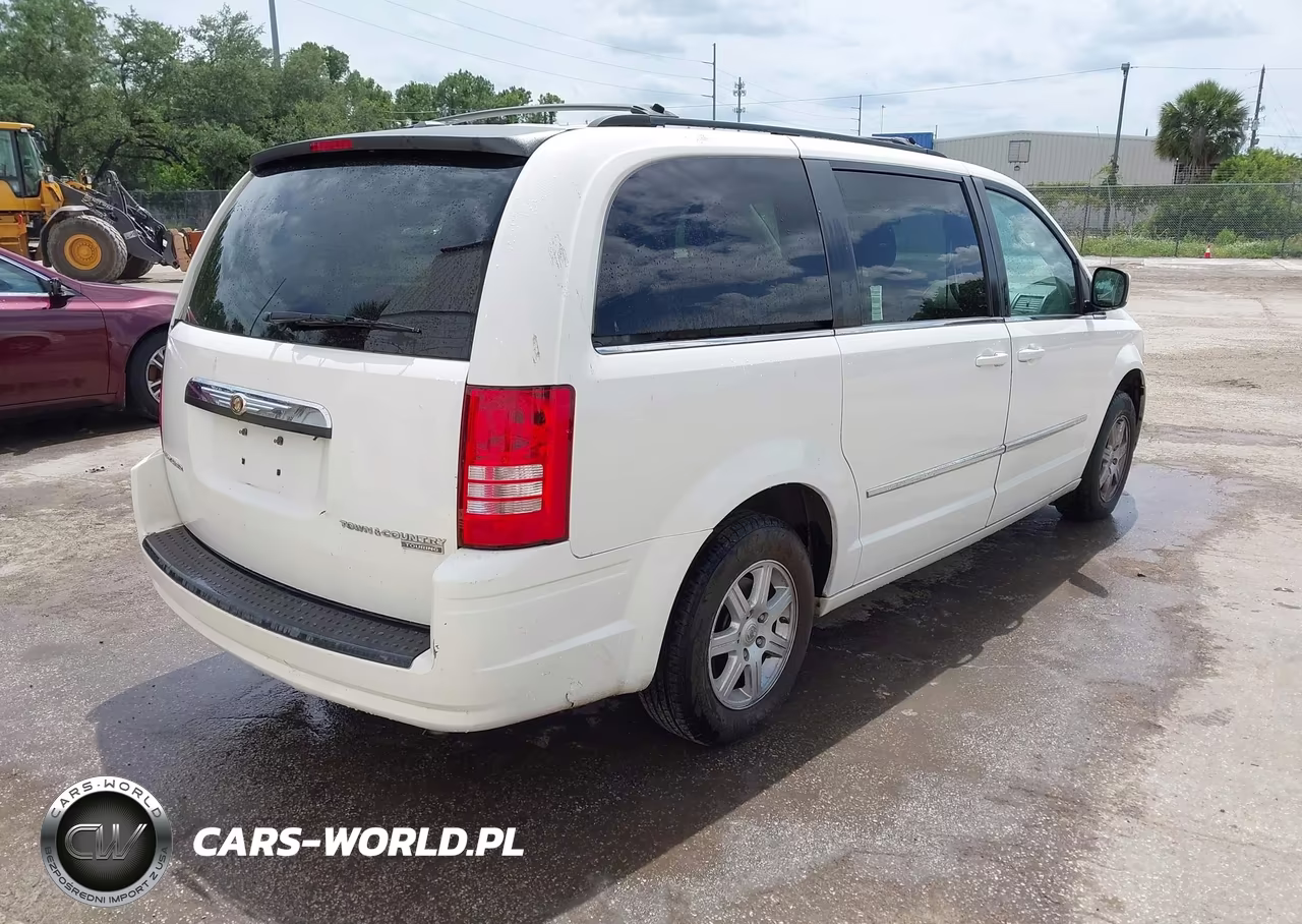 2010 Chrysler Town & Country Touring VIN:2A4RR5D12AR492755 - 4