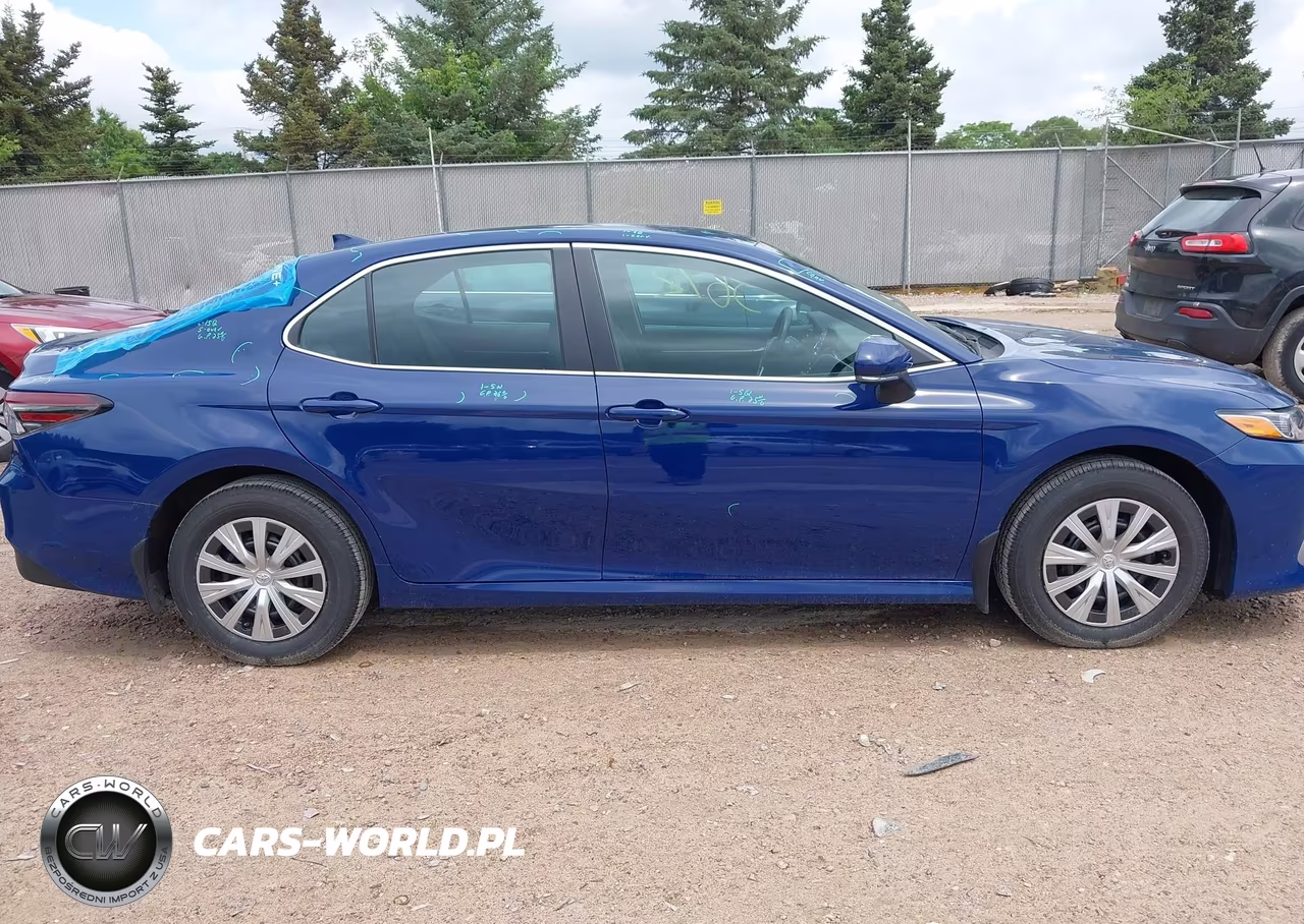 2023 Toyota Camry Le Hybrid VIN:4T1C31AKXPU050784 - 13