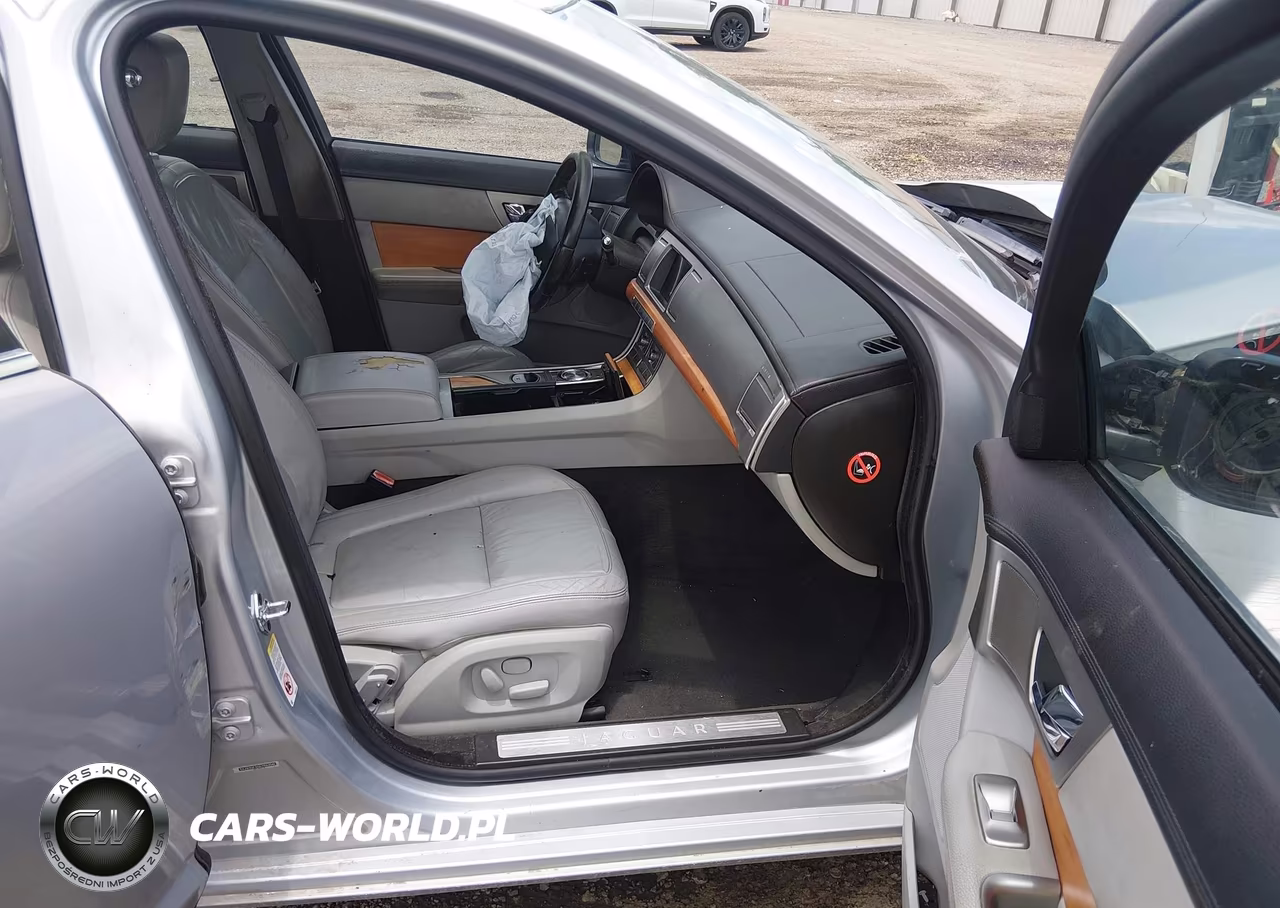 2010 Jaguar Xf VIN:SAJWA0FA0AHR63640 - 5