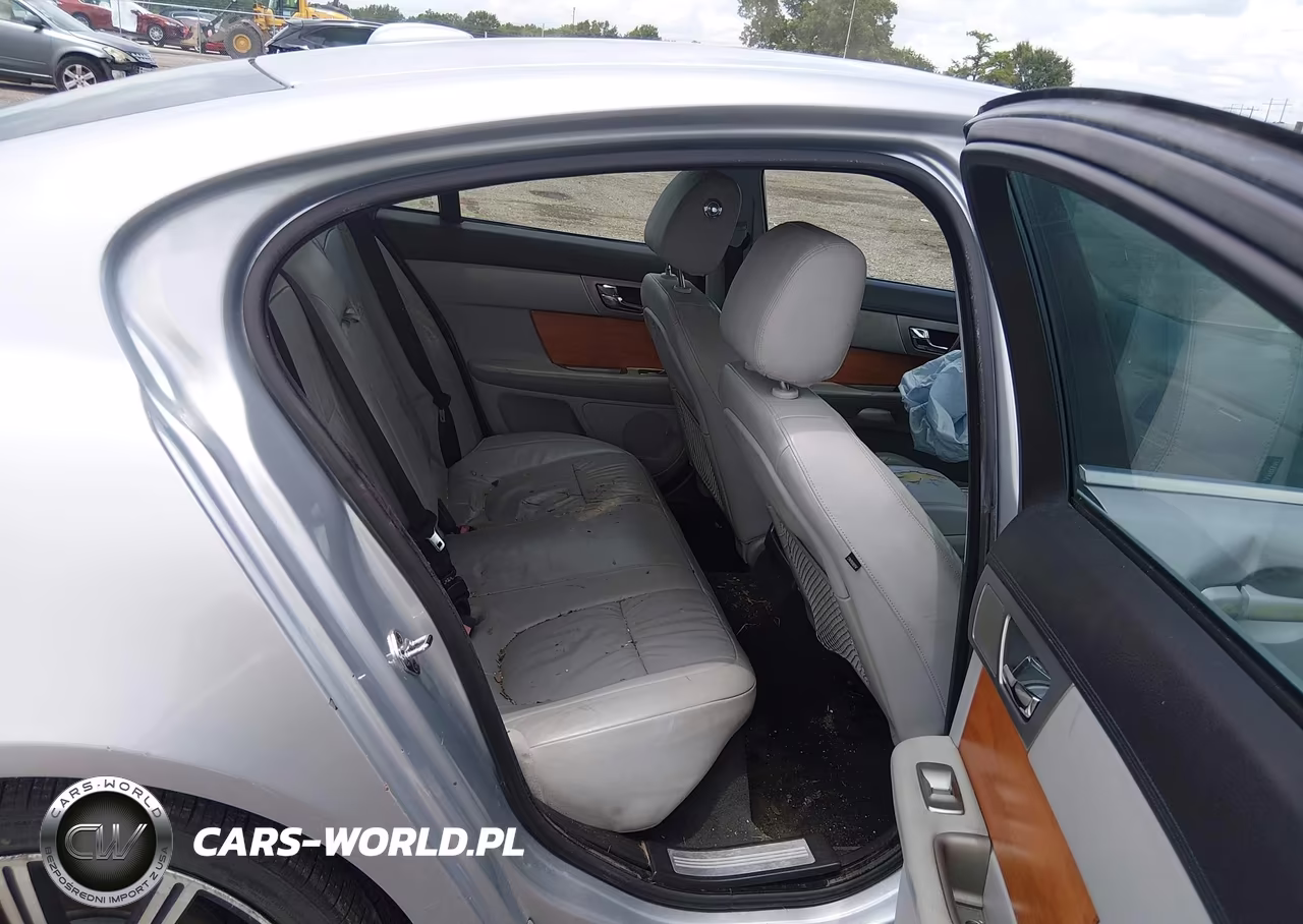 2010 Jaguar Xf VIN:SAJWA0FA0AHR63640 - 8