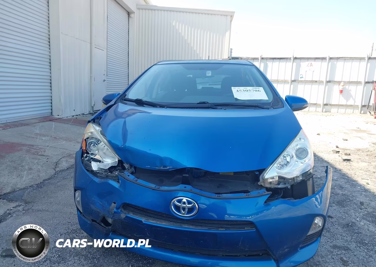 2013 Toyota Prius C Three VIN:JTDKDTB33D1555580 - 12