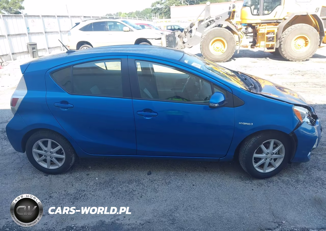 2013 Toyota Prius C Three VIN:JTDKDTB33D1555580 - 13
