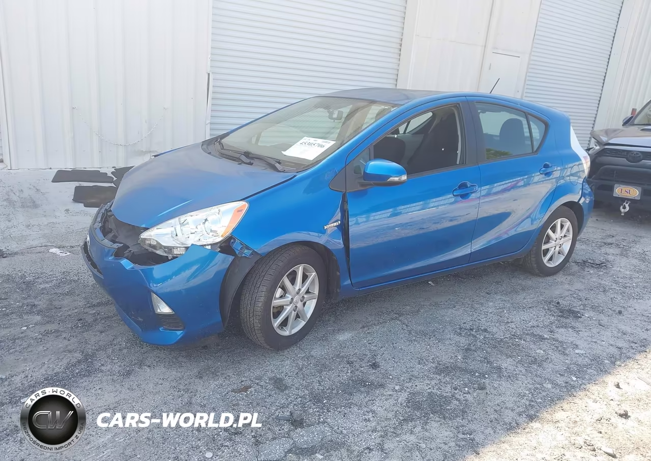 2013 Toyota Prius C Three VIN:JTDKDTB33D1555580 - 2
