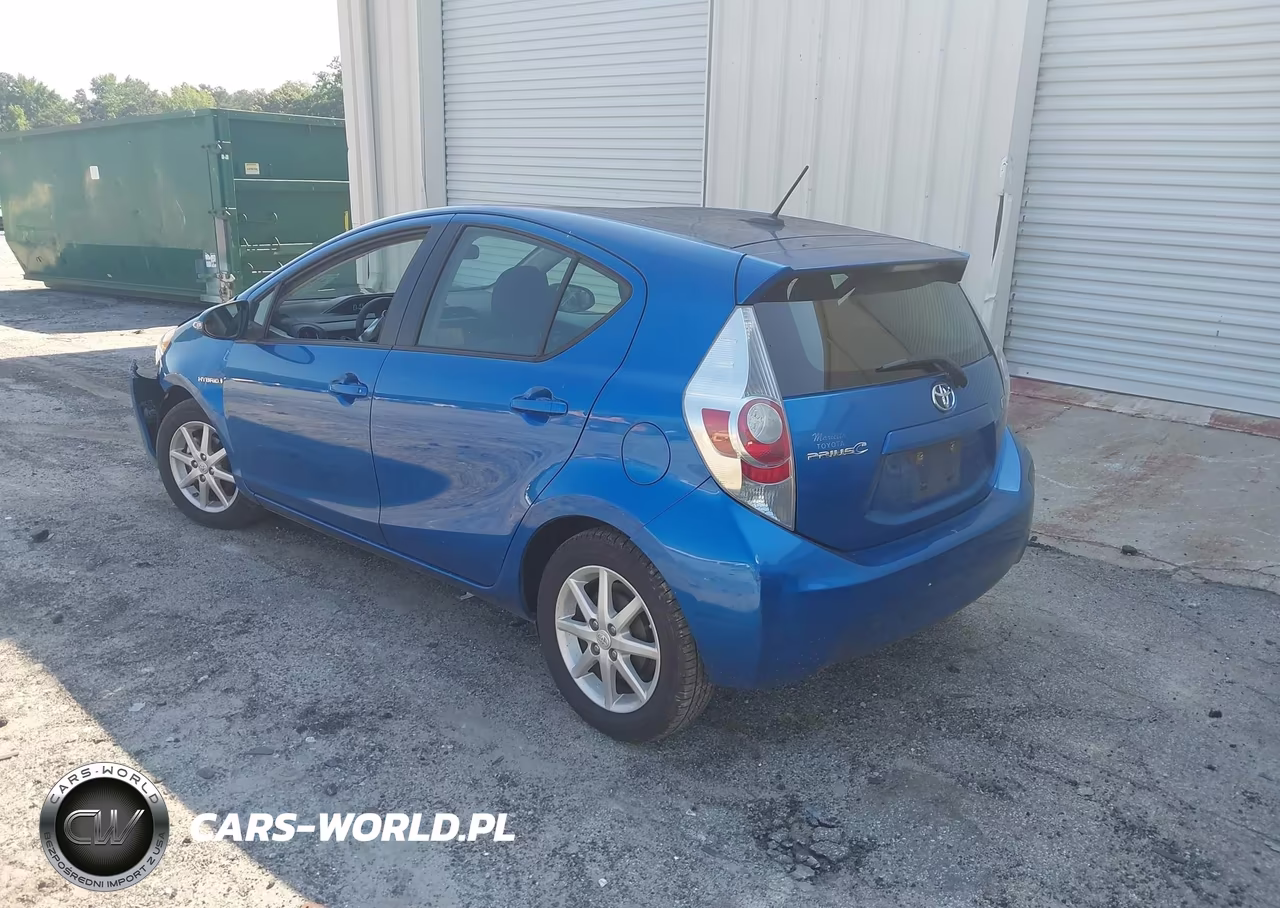2013 Toyota Prius C Three VIN:JTDKDTB33D1555580 - 3