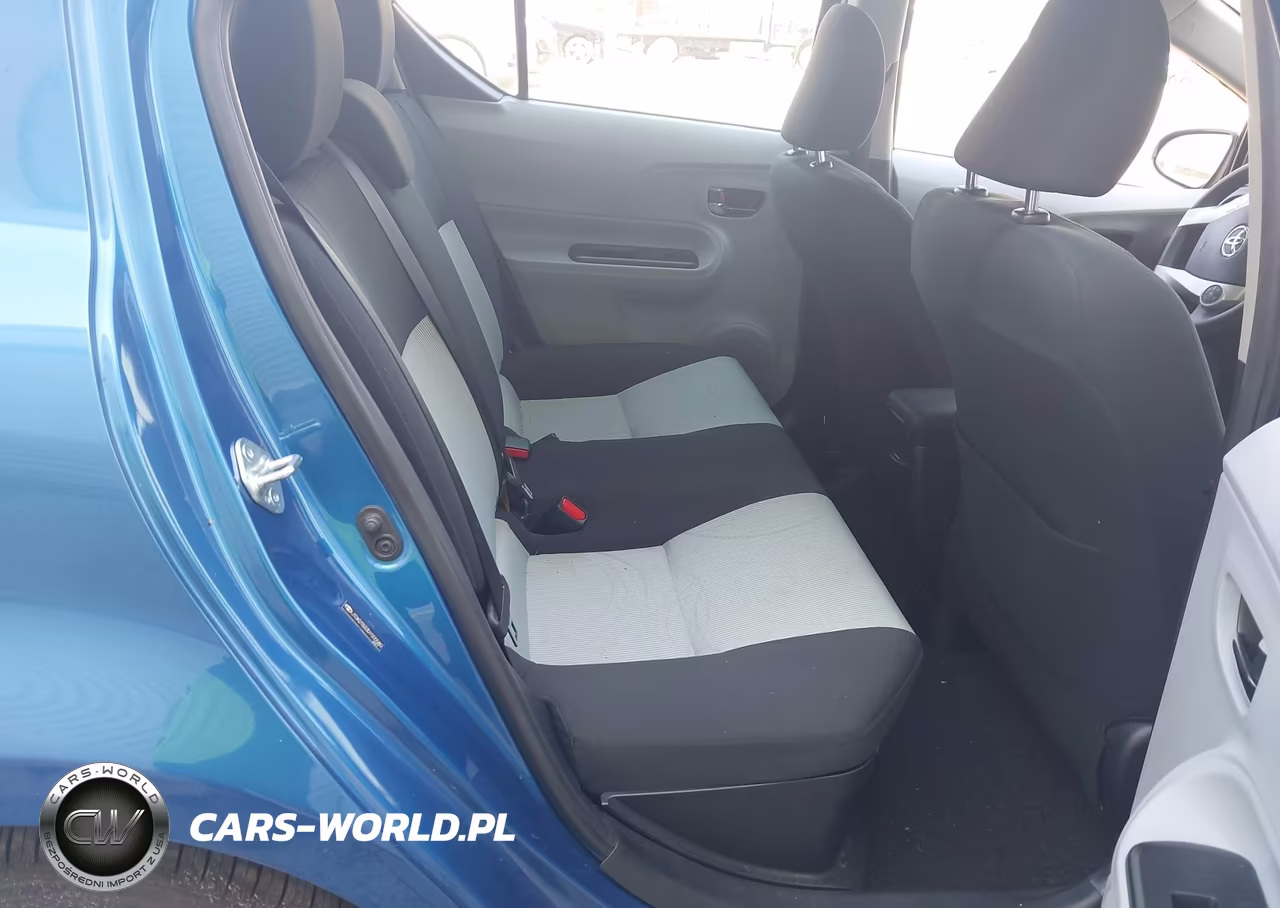 2013 Toyota Prius C Three VIN:JTDKDTB33D1555580 - 8