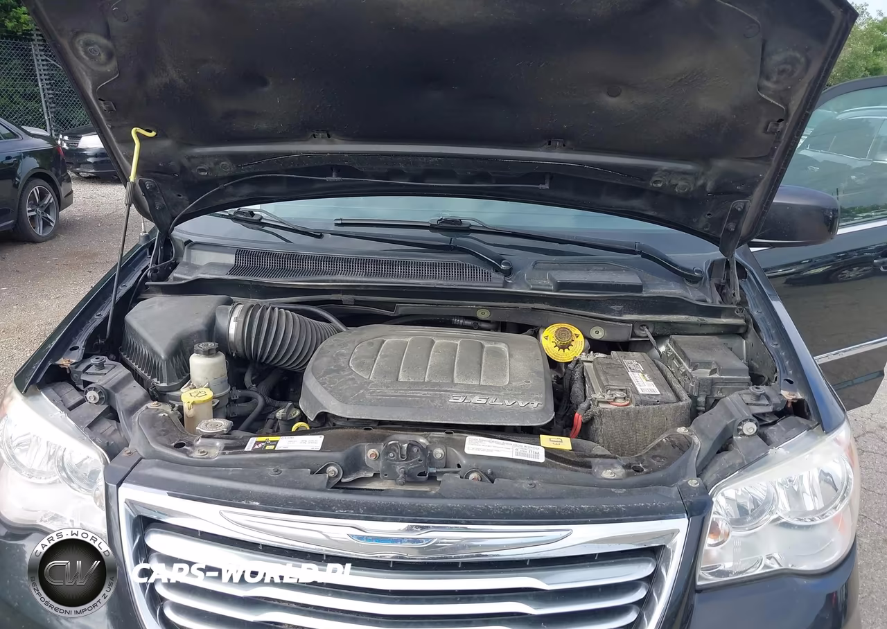 2015 Chrysler Town & Country Touring VIN:2C4RC1BG5FR563154 - 10