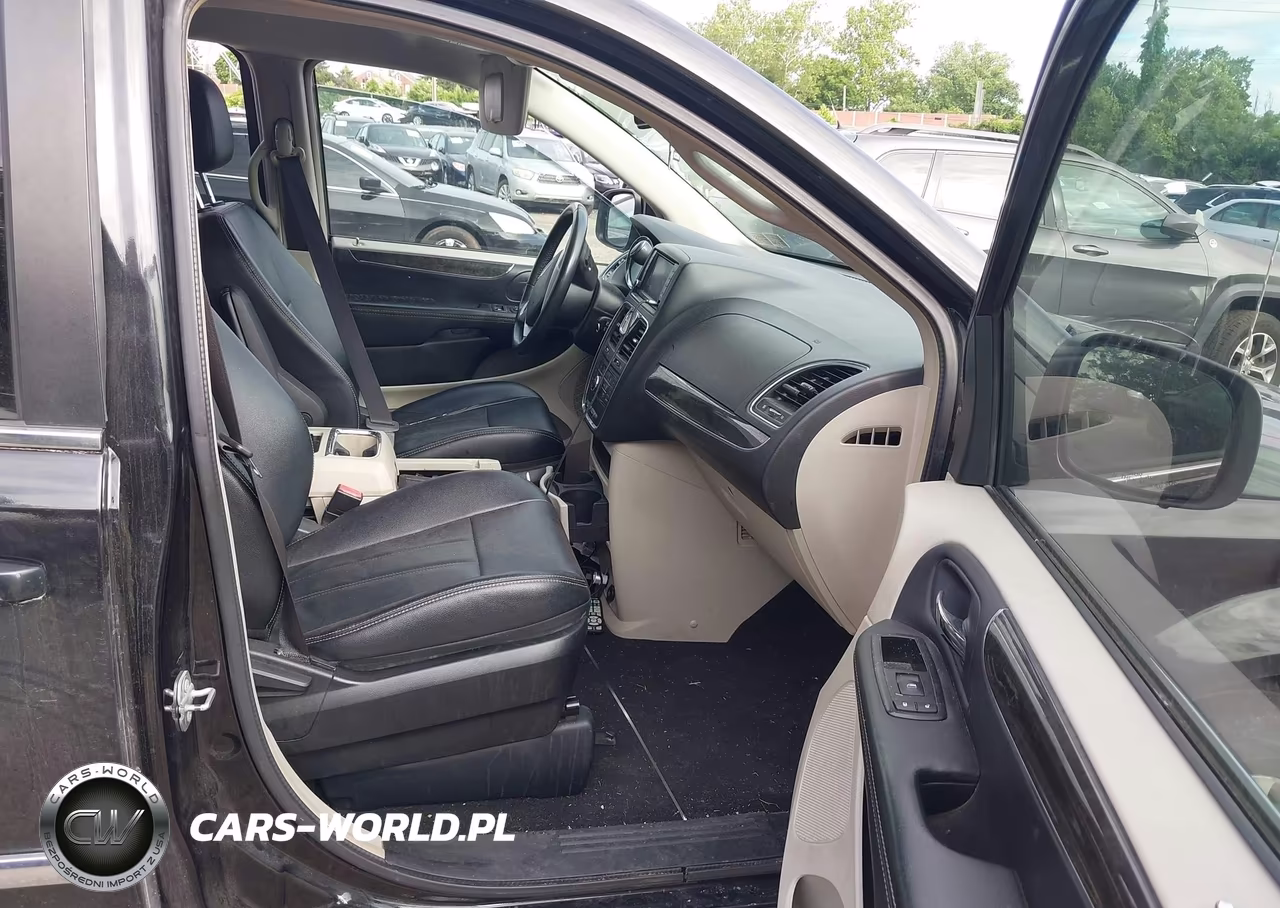 2015 Chrysler Town & Country Touring VIN:2C4RC1BG5FR563154 - 5