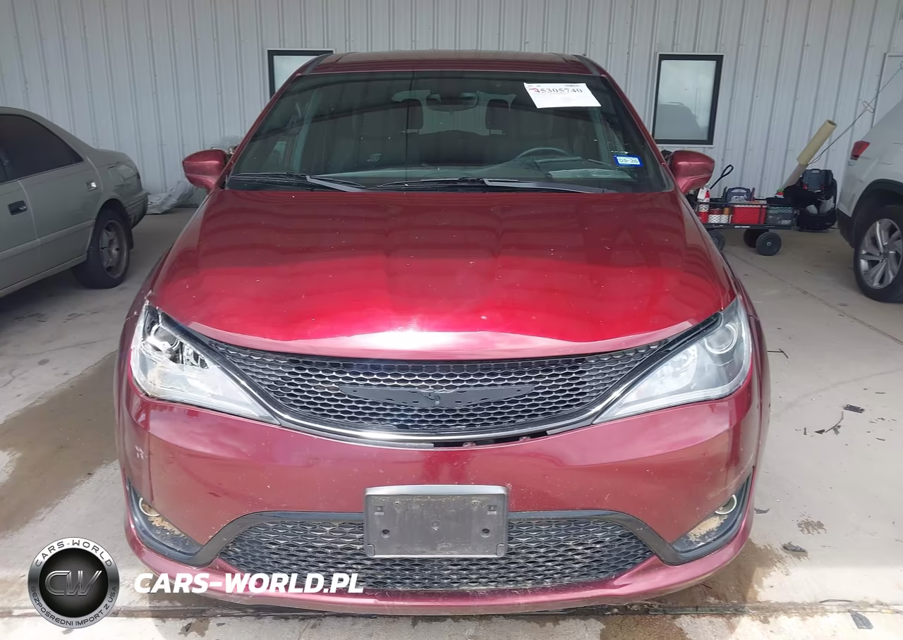 2018 Chrysler Pacifica Touring Plus VIN:2C4RC1FG5JR193911 - 12