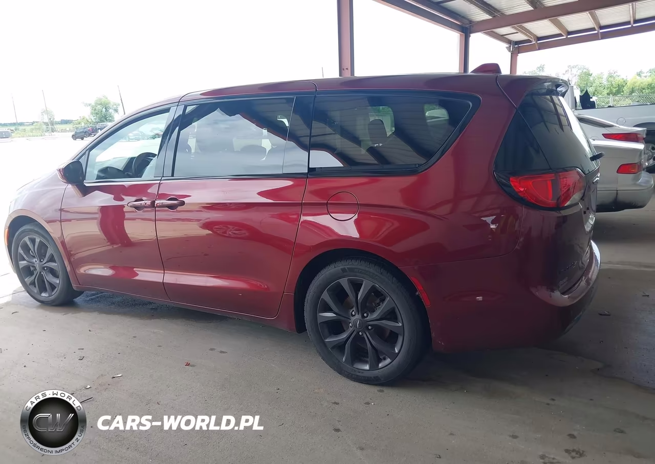 2018 Chrysler Pacifica Touring Plus VIN:2C4RC1FG5JR193911 - 14