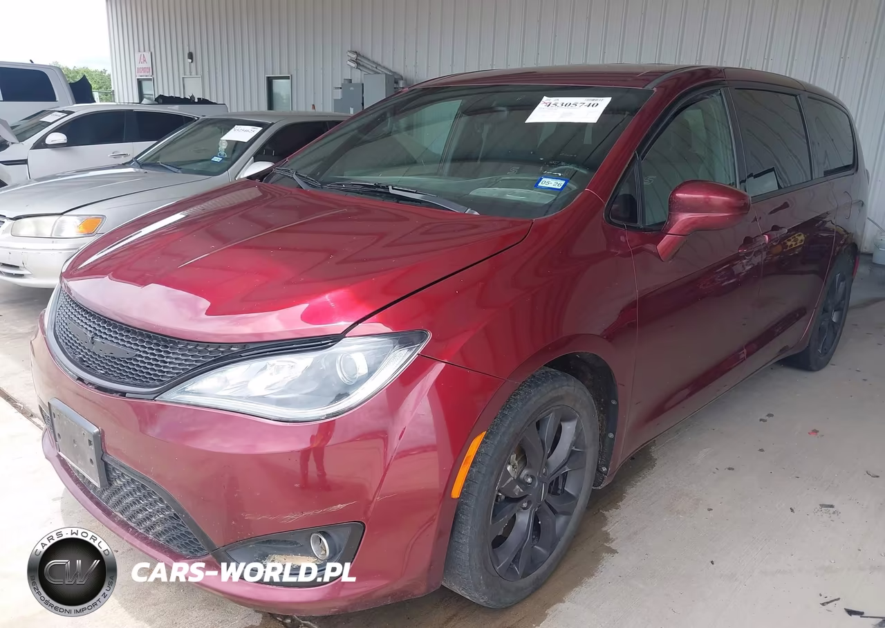 2018 Chrysler Pacifica Touring Plus VIN:2C4RC1FG5JR193911 - 2