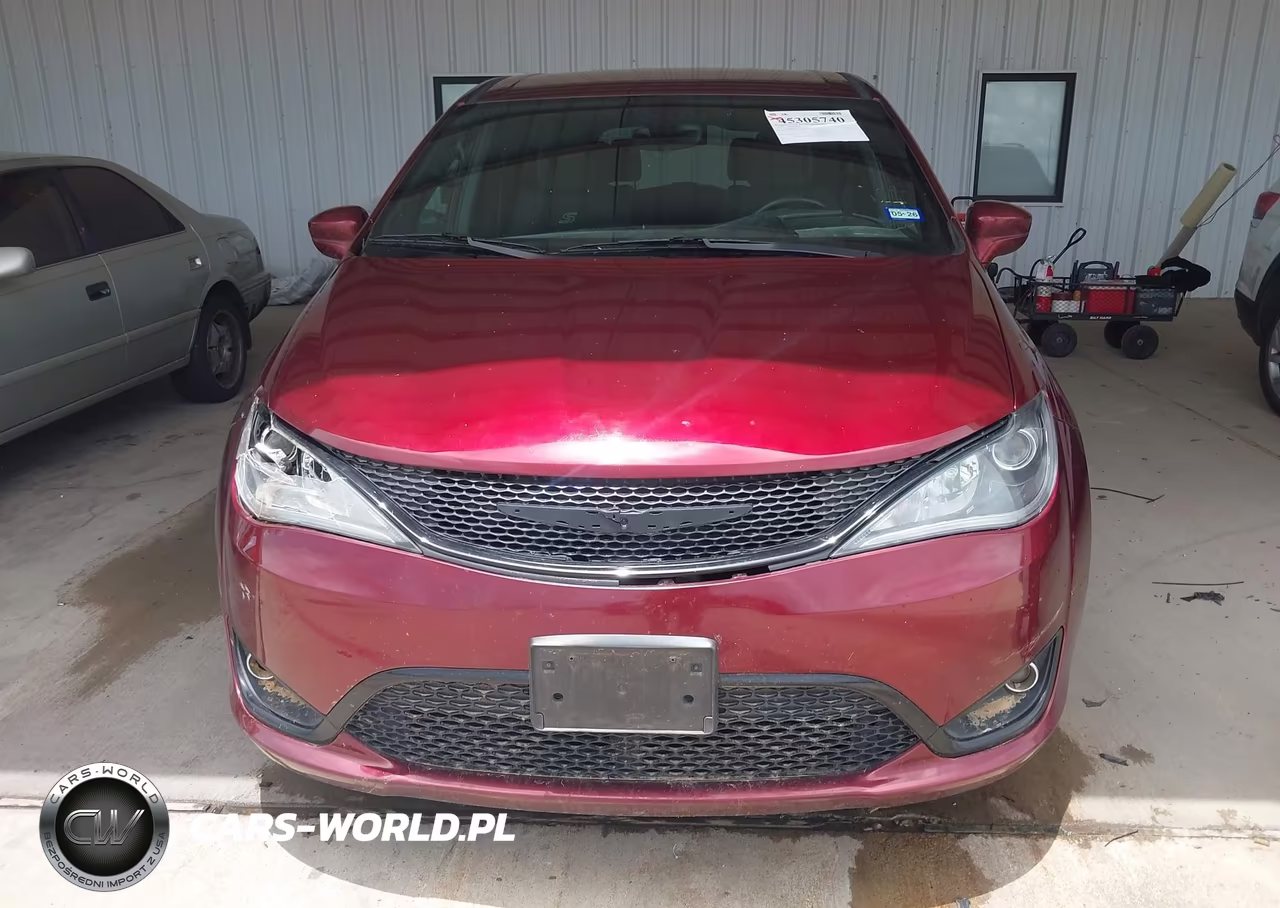 2018 Chrysler Pacifica Touring Plus VIN:2C4RC1FG5JR193911 - 6