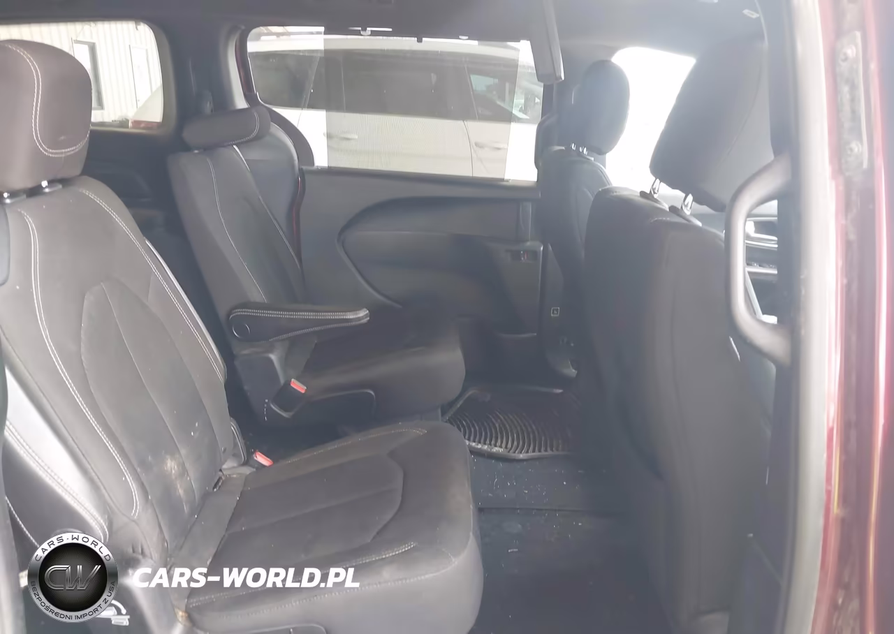 2018 Chrysler Pacifica Touring Plus VIN:2C4RC1FG5JR193911 - 8