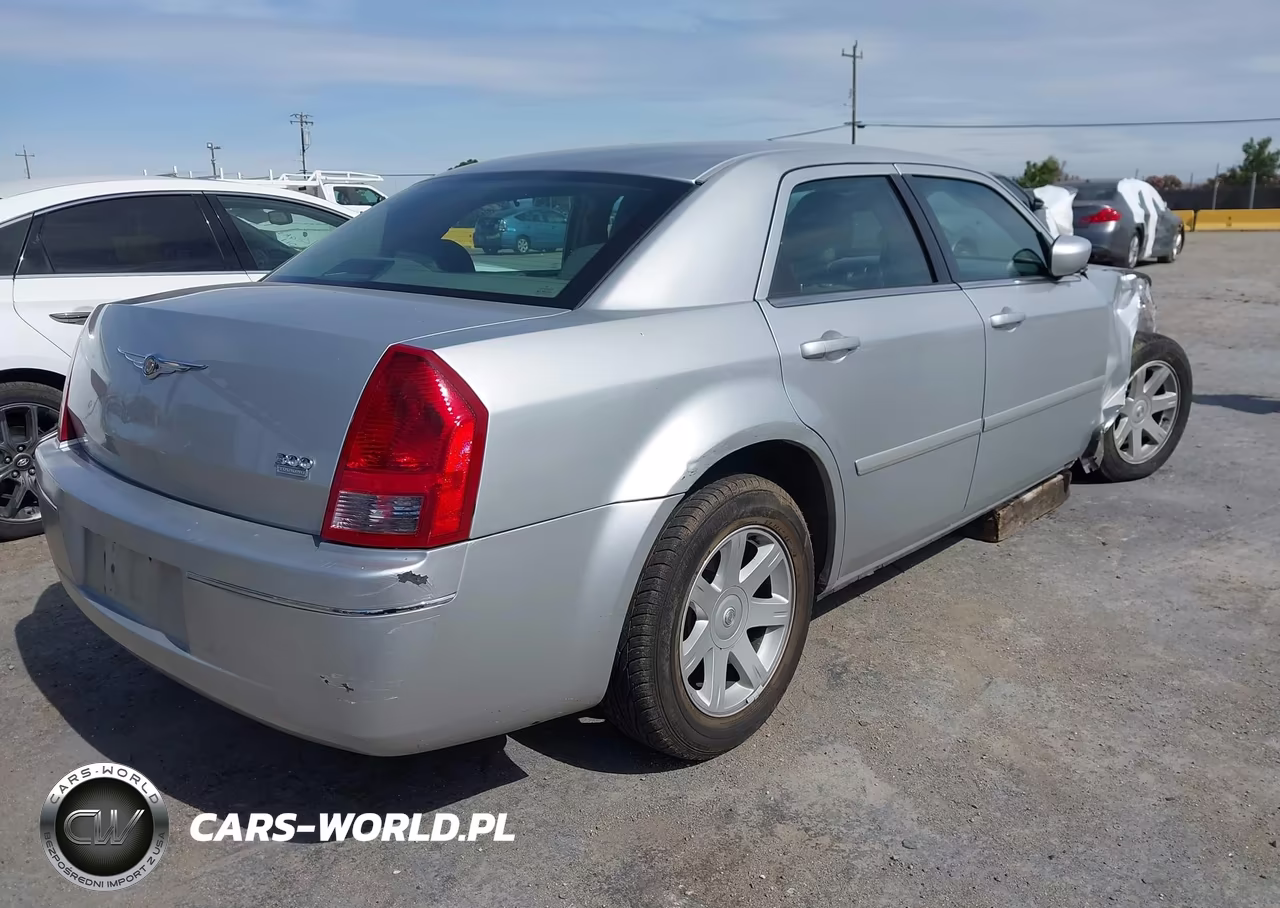 2005 Chrysler 300 Touring VIN:2C3AA53G55H597631 - 4