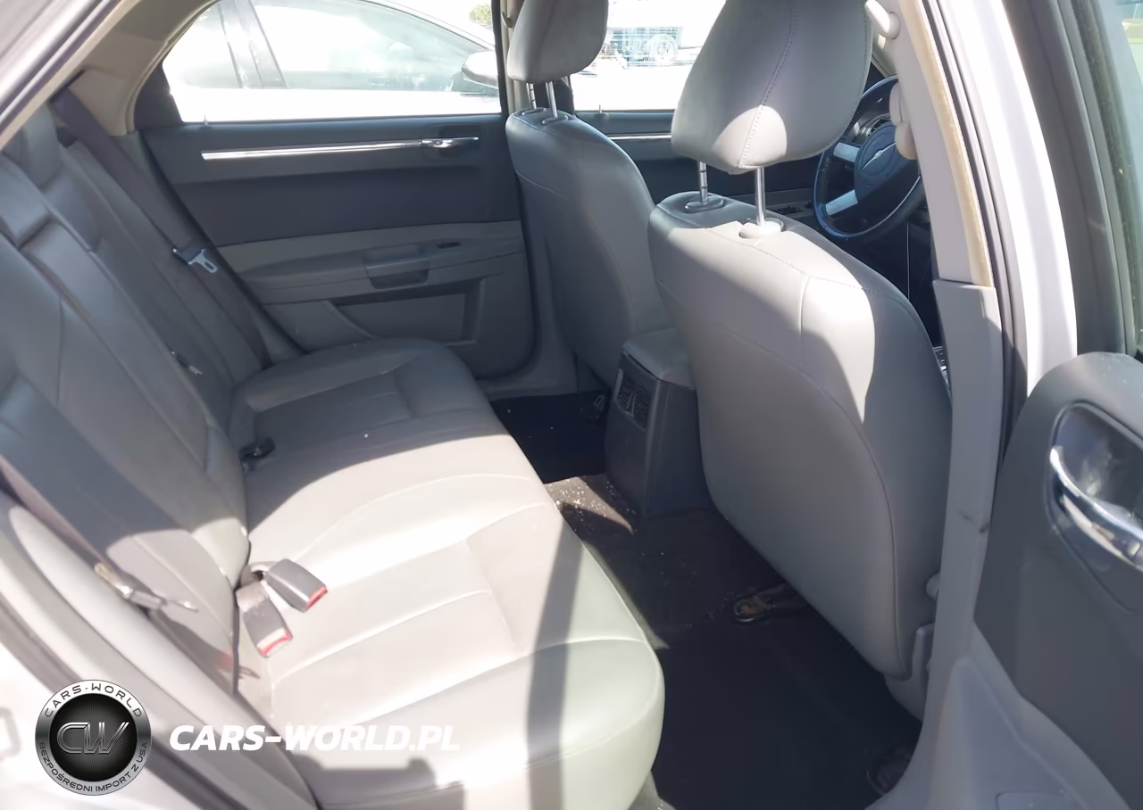 2005 Chrysler 300 Touring VIN:2C3AA53G55H597631 - 8
