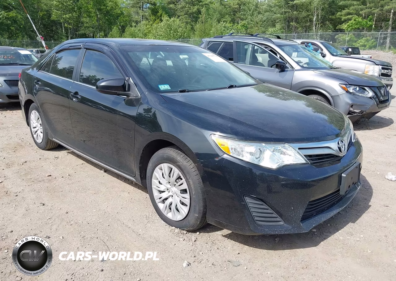 2013 Toyota Camry Le – zdjęcie 1 z 22