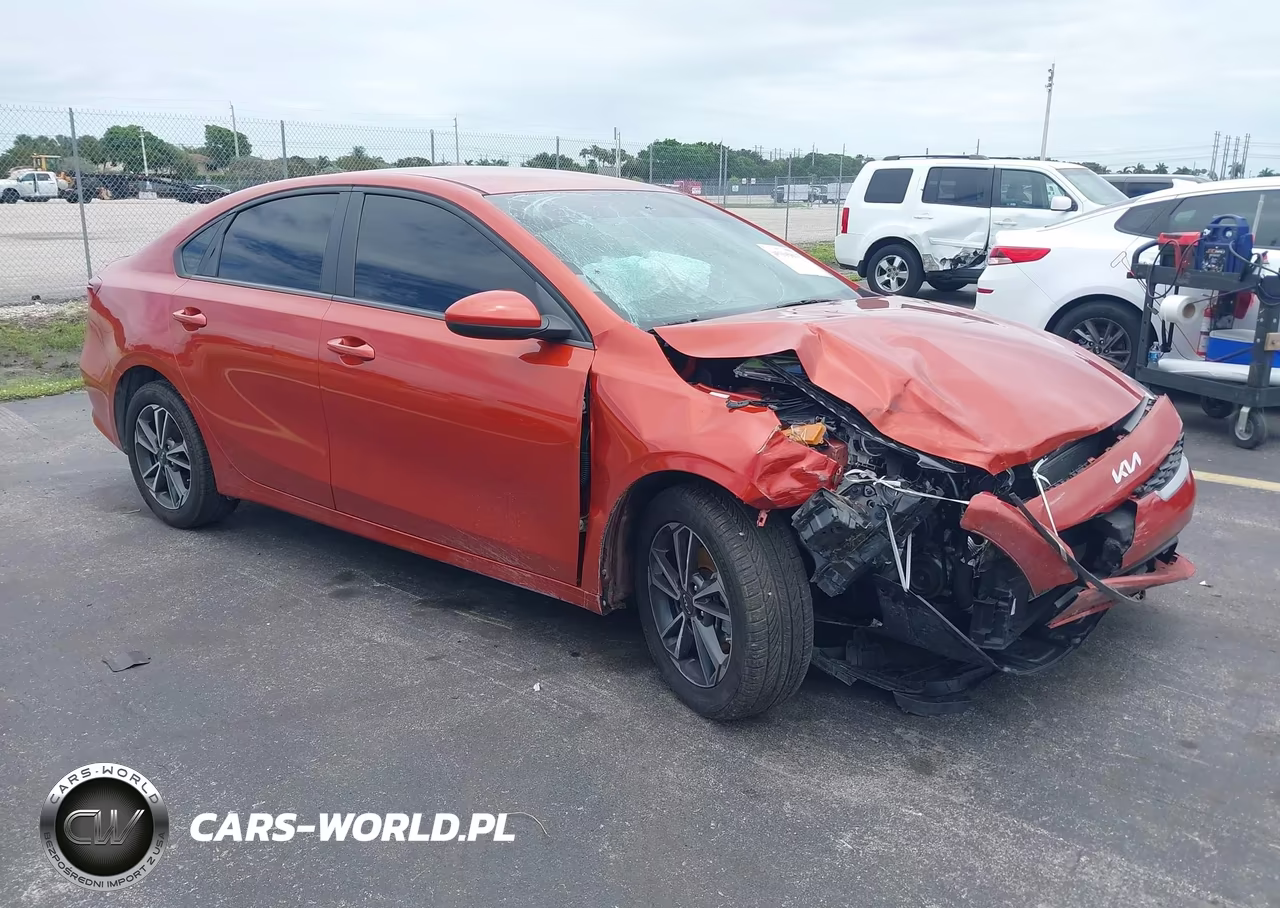 2022 Kia Forte Lxs – zdjęcie 1 z 17
