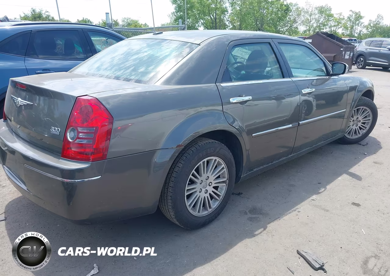 2010 Chrysler 300 Touring-Signature Series-Executive Series VIN:2C3CA5CV3AH182650 - 4