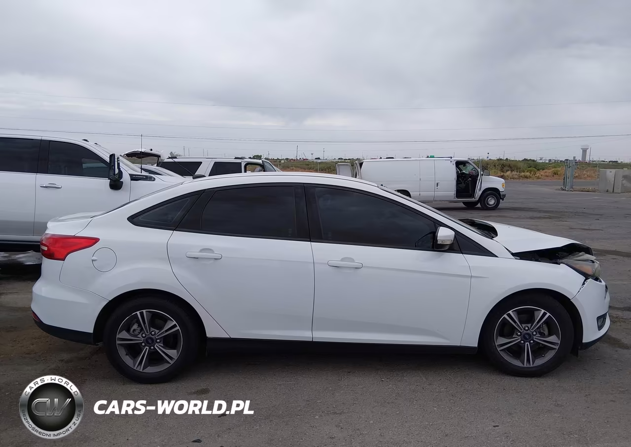 2018 Ford Focus Se VIN:1FADP3FEXJL312544 - 13