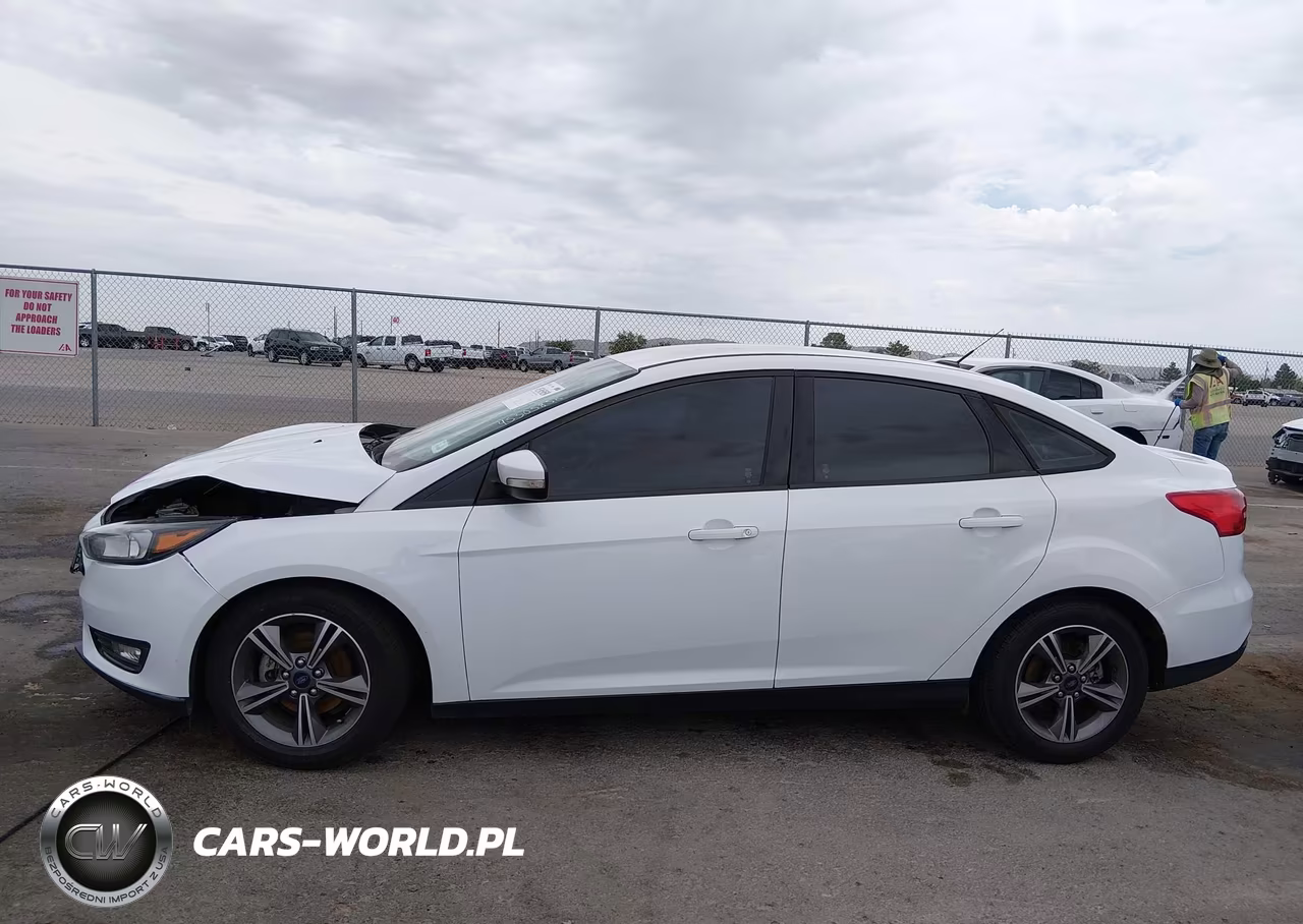 2018 Ford Focus Se VIN:1FADP3FEXJL312544 - 14