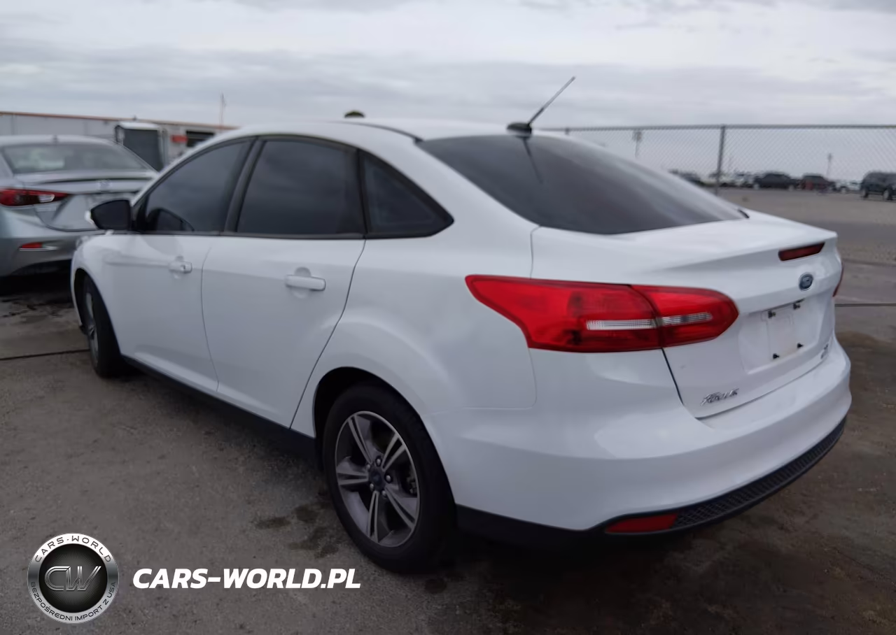 2018 Ford Focus Se VIN:1FADP3FEXJL312544 - 3