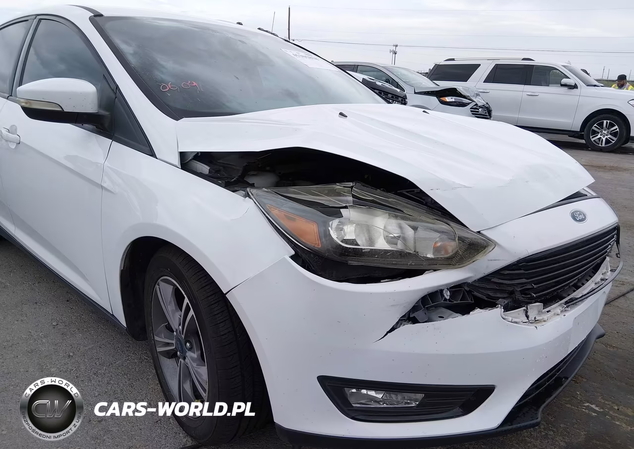 2018 Ford Focus Se VIN:1FADP3FEXJL312544 - 6
