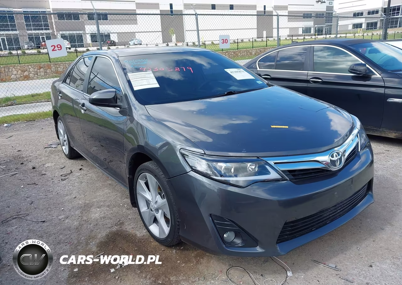 2014 Toyota Camry Le – zdjęcie 1 z 15