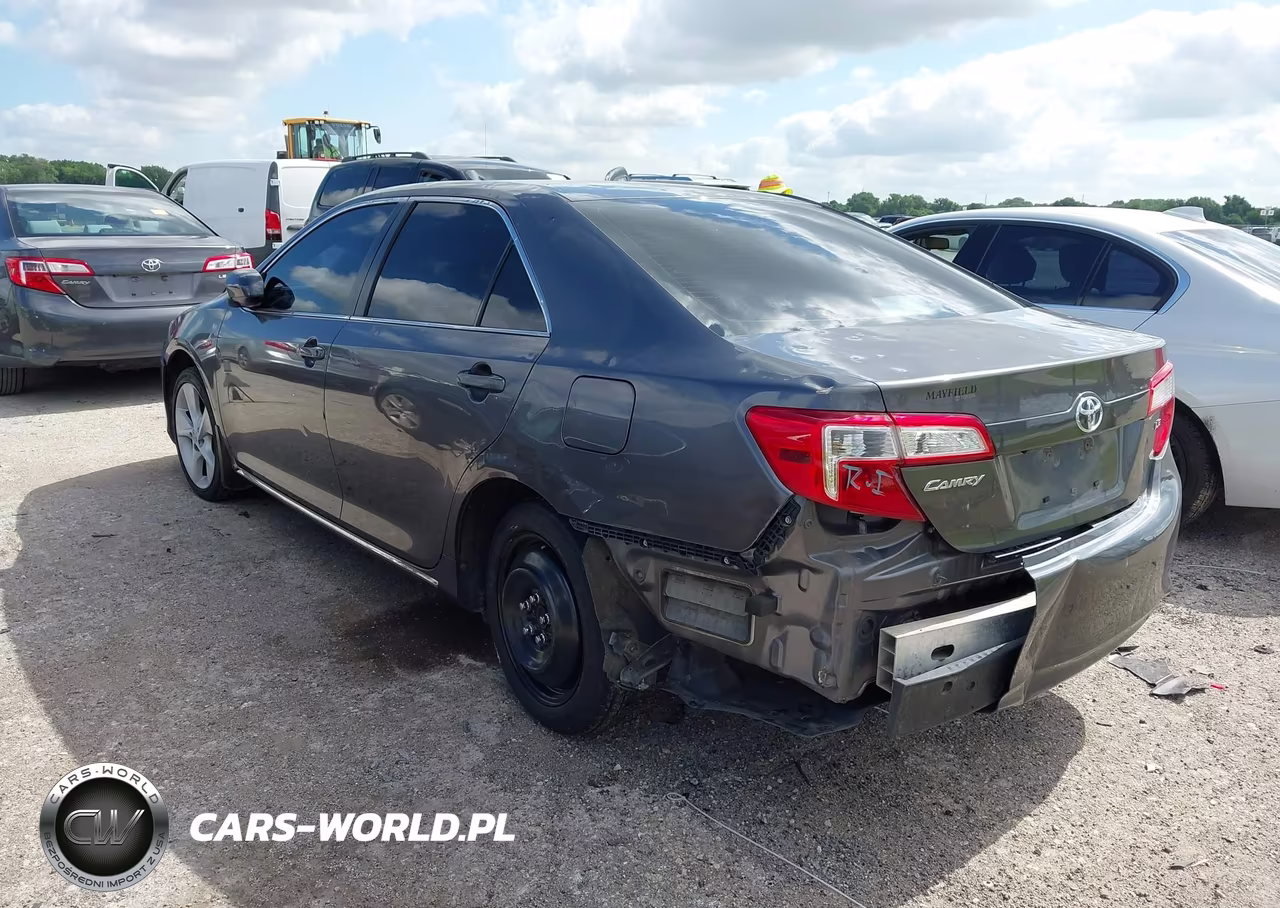 2014 Toyota Camry Le VIN:4T1BF1FK8EU408943 - 3