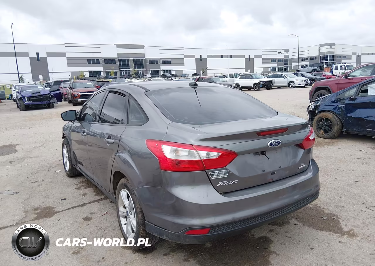 2014 Ford Focus Se VIN:1FADP3F26EL339073 - 3