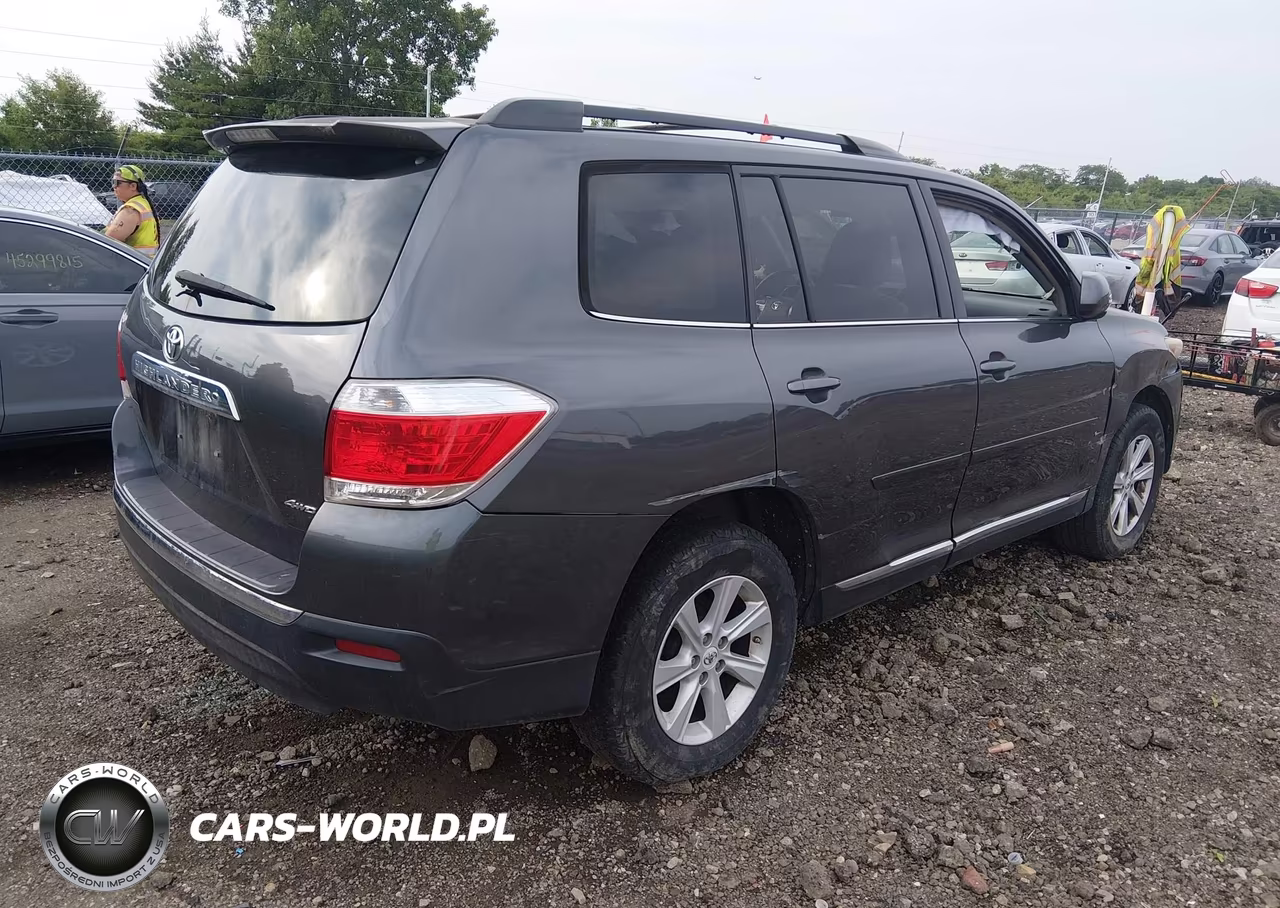 2013 Toyota Highlander Se V6 VIN:5TDBK3EH8DS186389 - 4