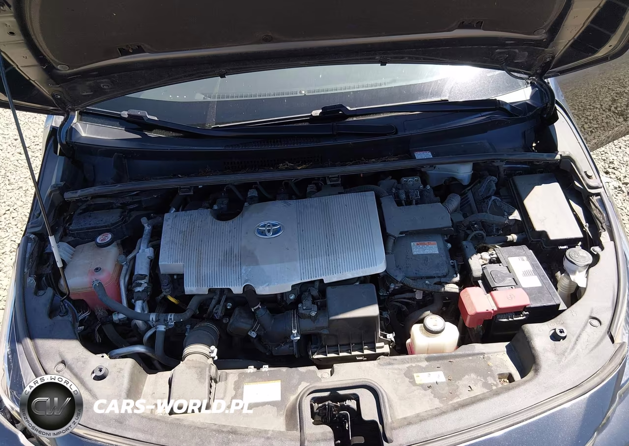 2018 Toyota Prius Prime Plus VIN:JTDKARFP0J3103255 - 10